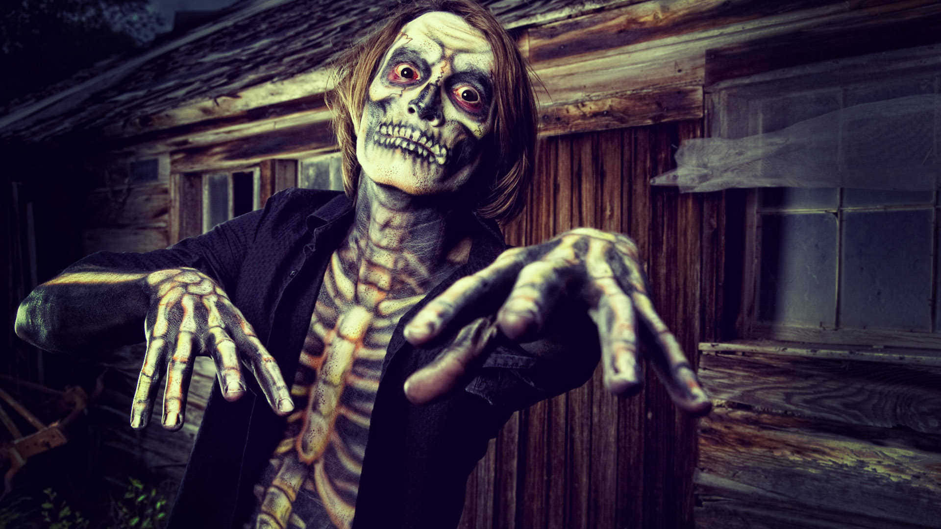 Get ready to scare this Halloween with these terrifyingly fun horror costumes! Wallpaper