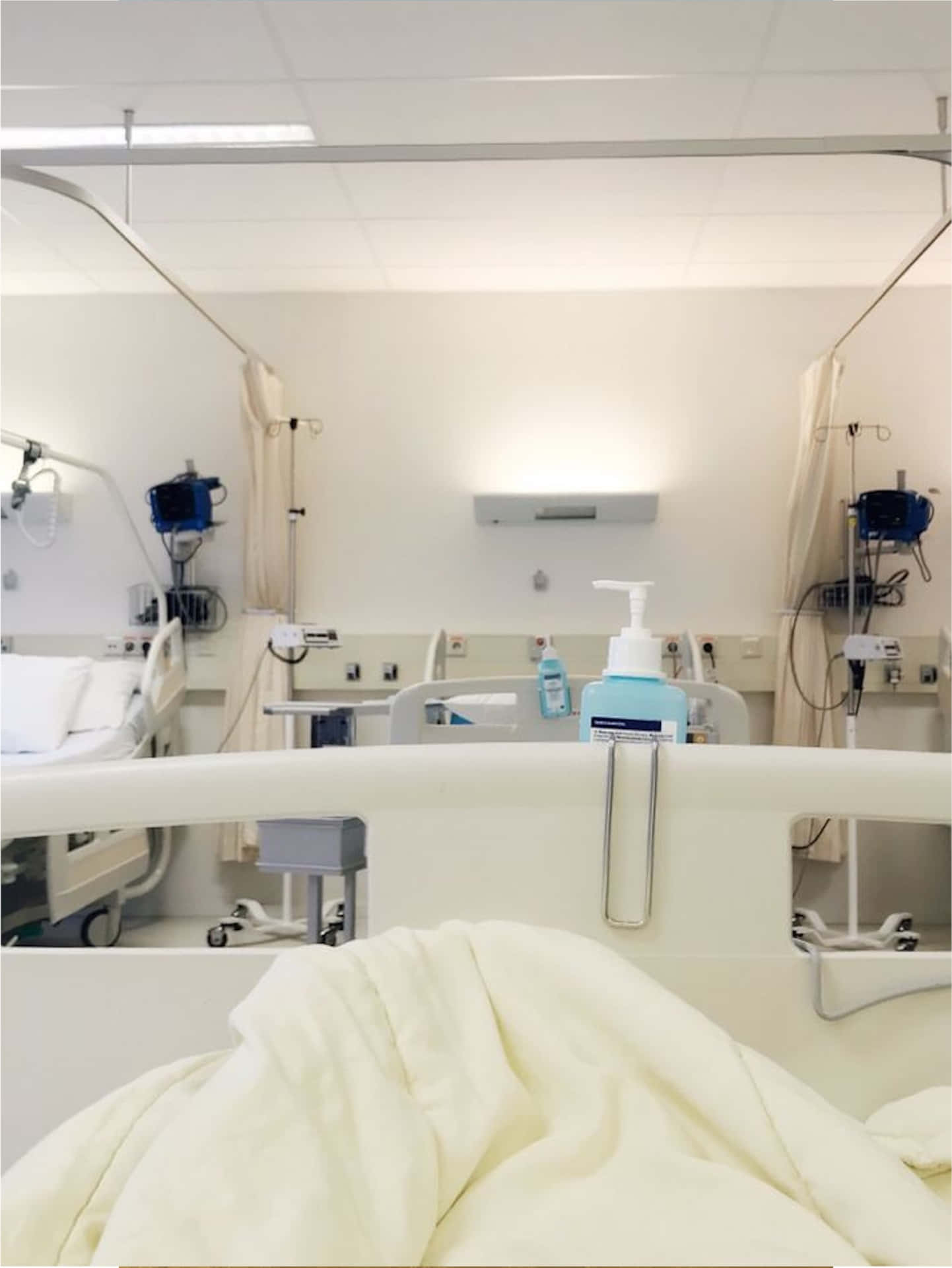 A crisp and fresh hospital room, perfect for patients to heal in.