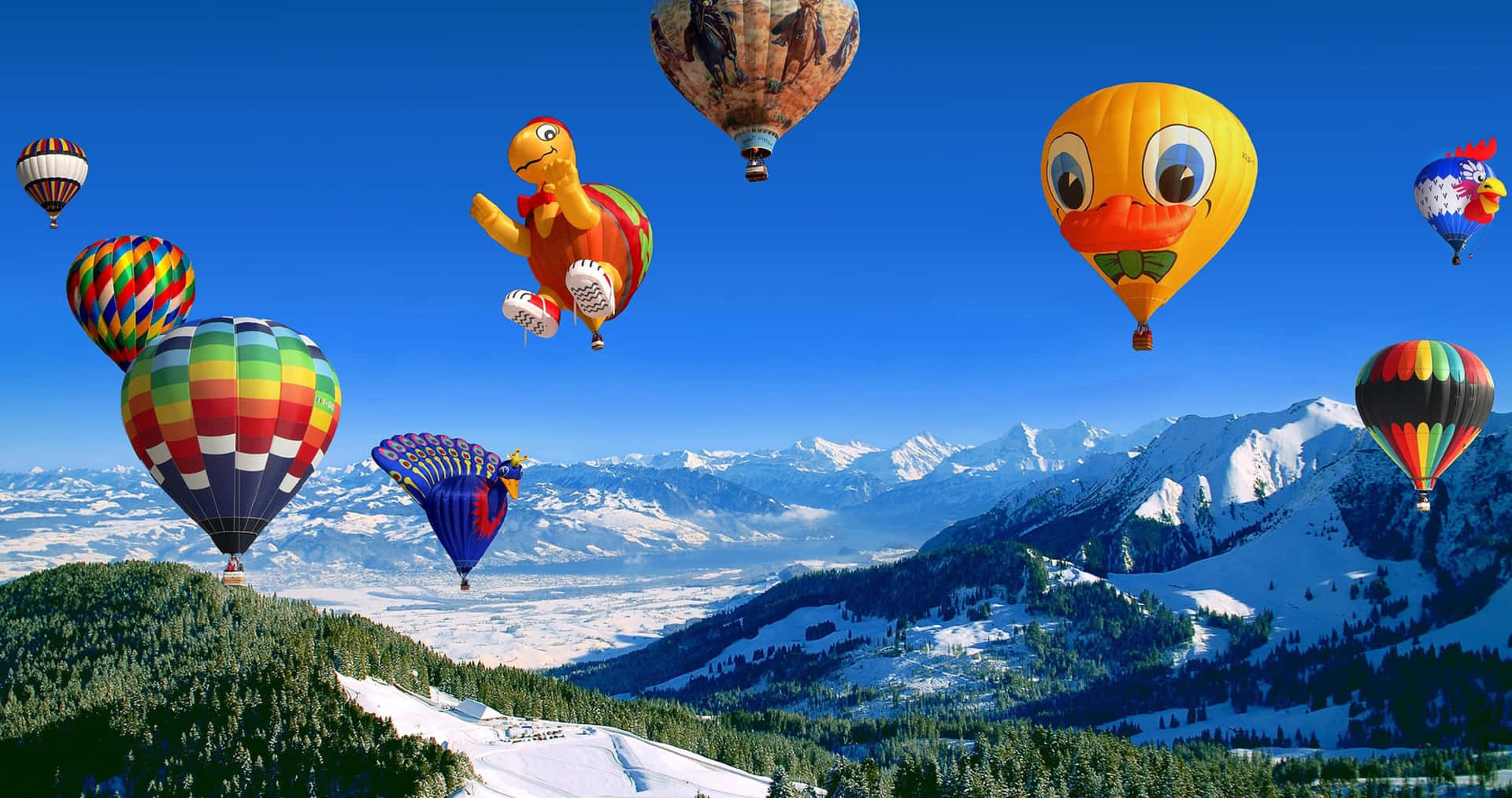 Flygandegenom Landskapet I En Varmluftsballong