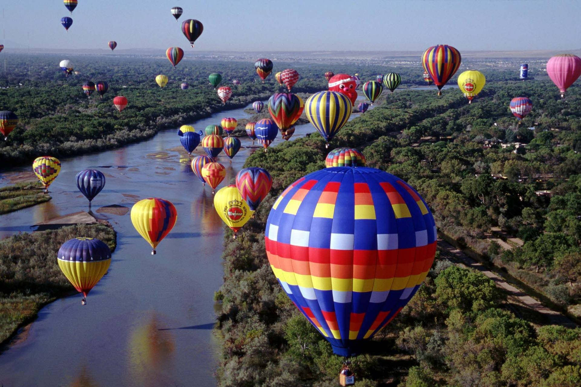 Hot Air Balloons Around Albuquerque Wallpaper
