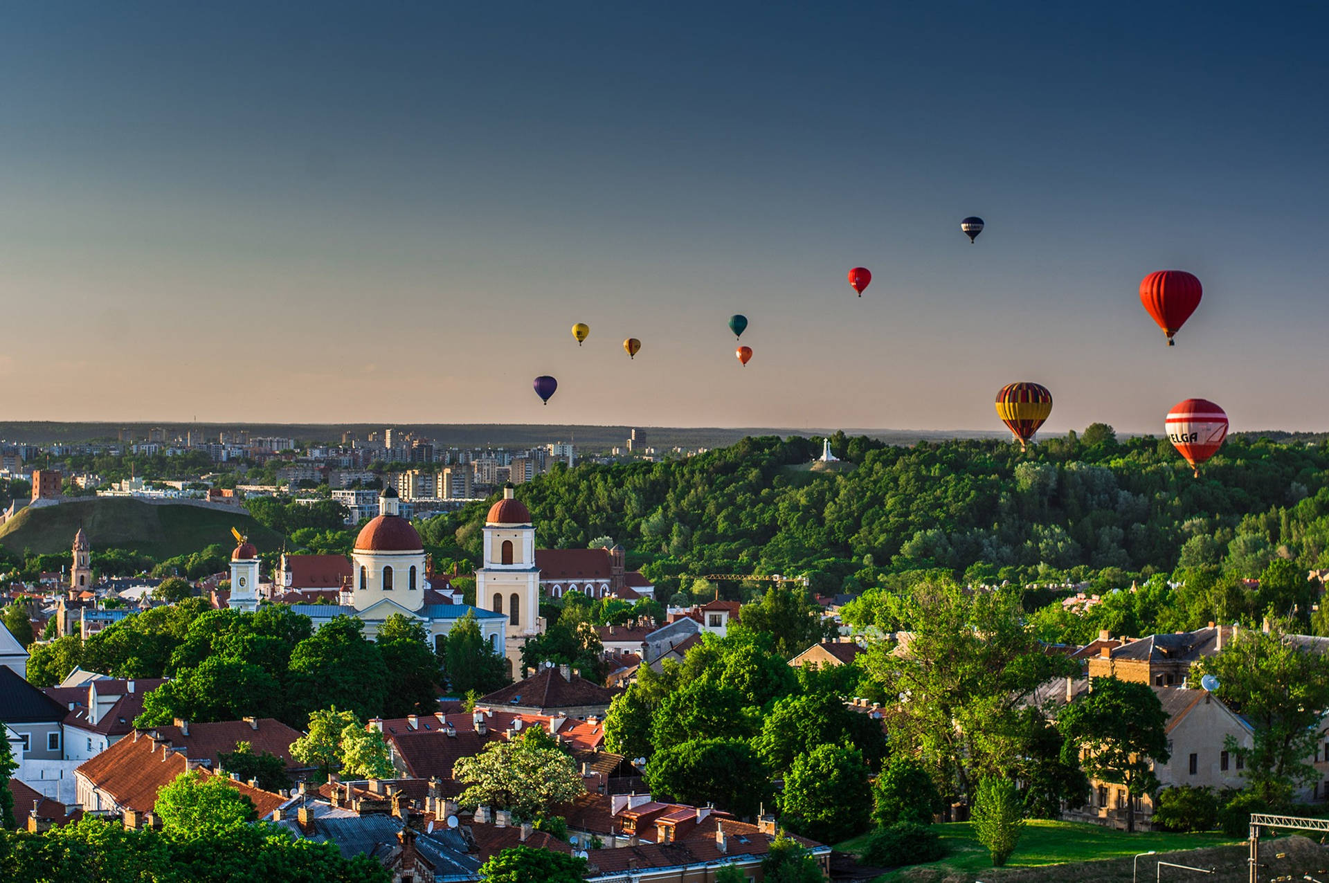 Luftballongeröver Vilnius. Wallpaper