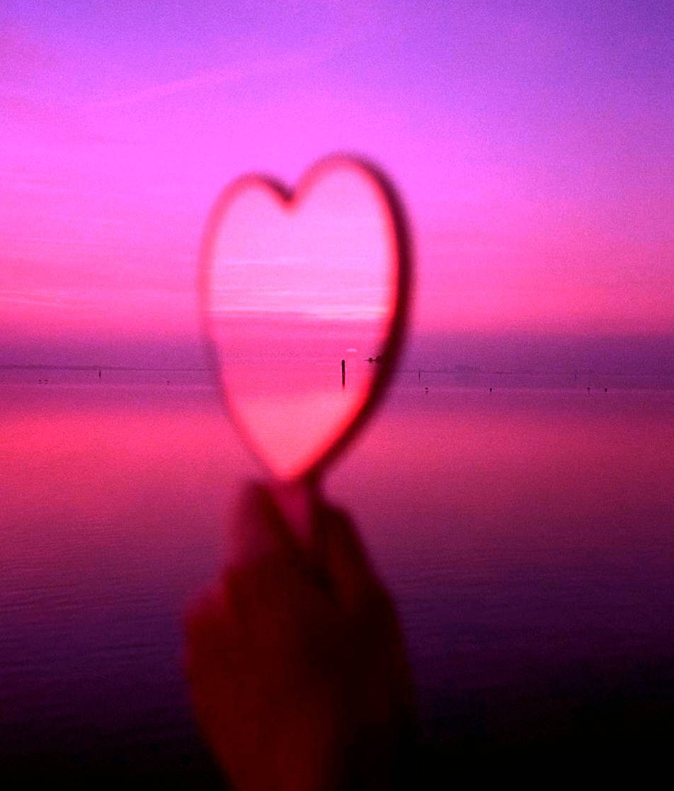Hot Pink Aesthetic Heart-shaped Mirror