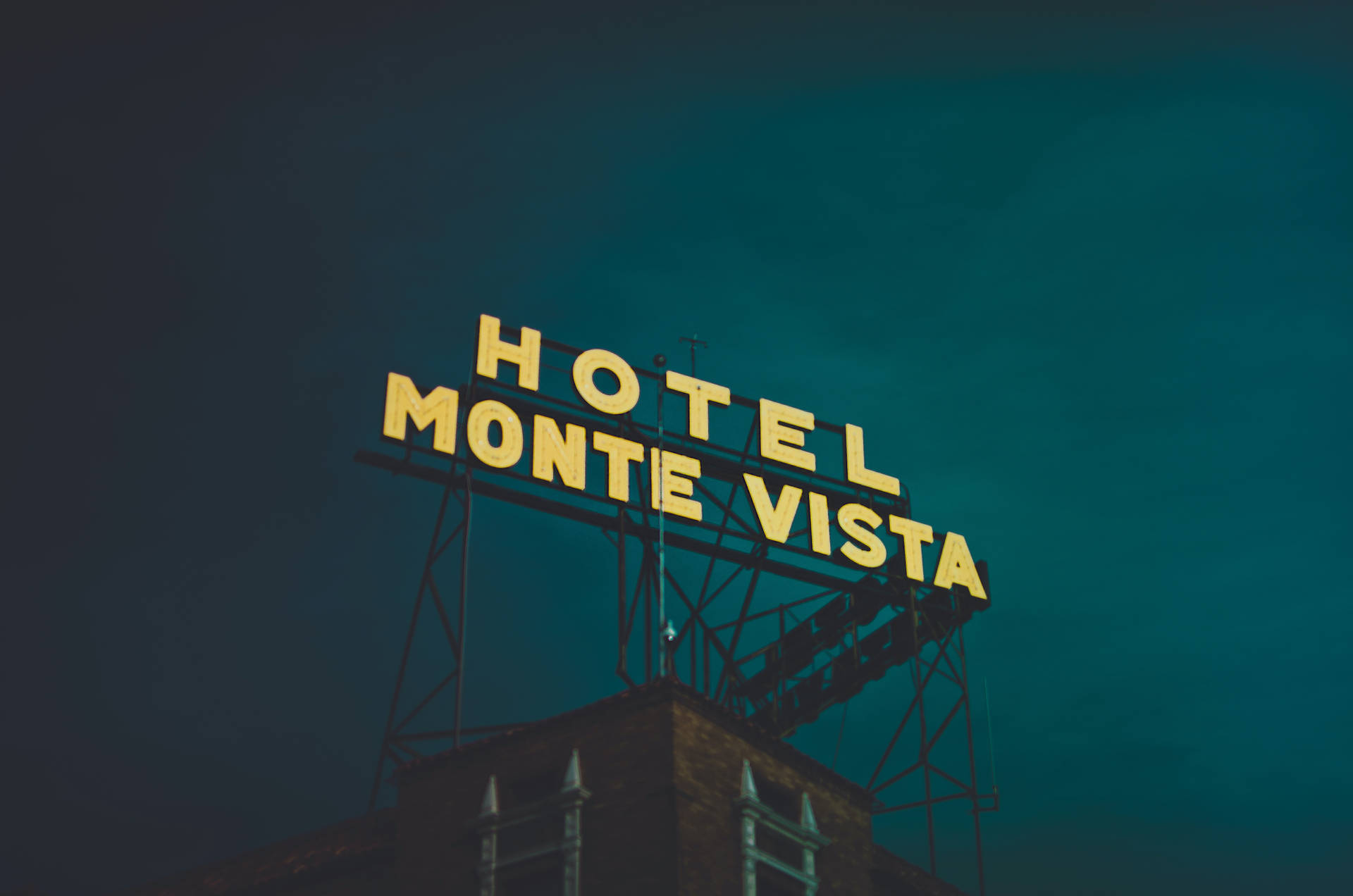 Hotellmonte Vista Skylt Wallpaper
