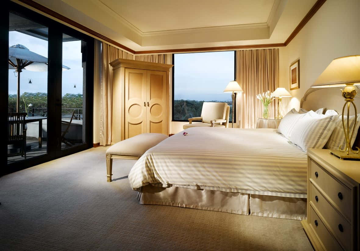 Elegant and Spacious Hotel Room with a City View
