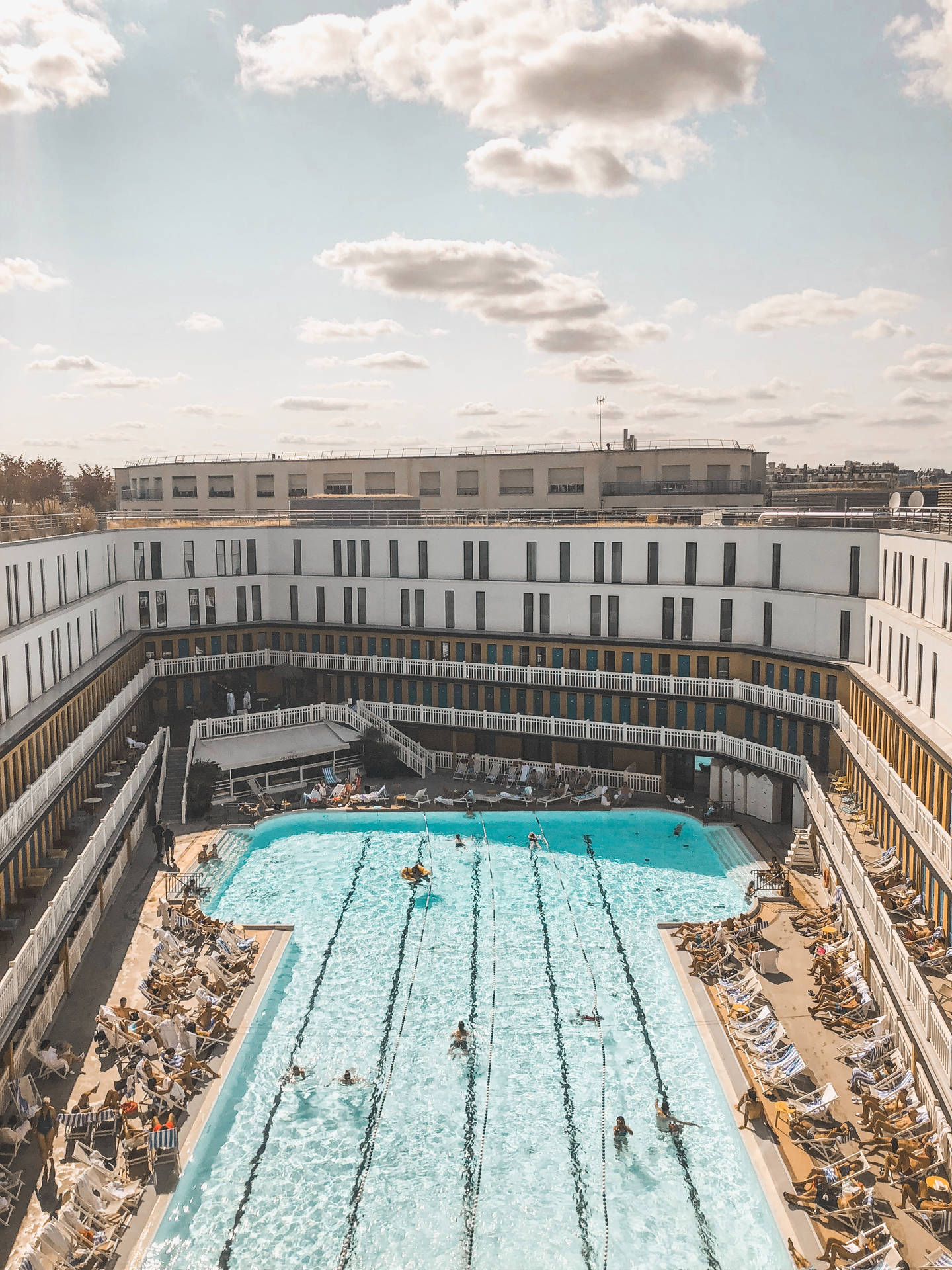 Hotel Med Swimmingpool Wallpaper