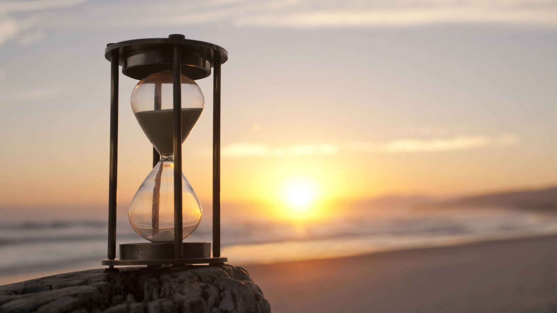 Hourglass At Sunset Beach Tiempo Background Wallpaper