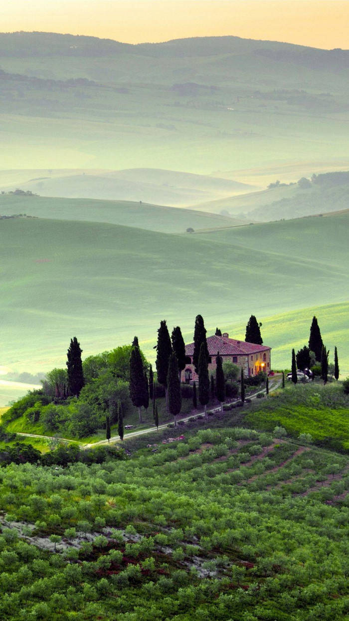 House On The Hill Tuscany Wallpaper
