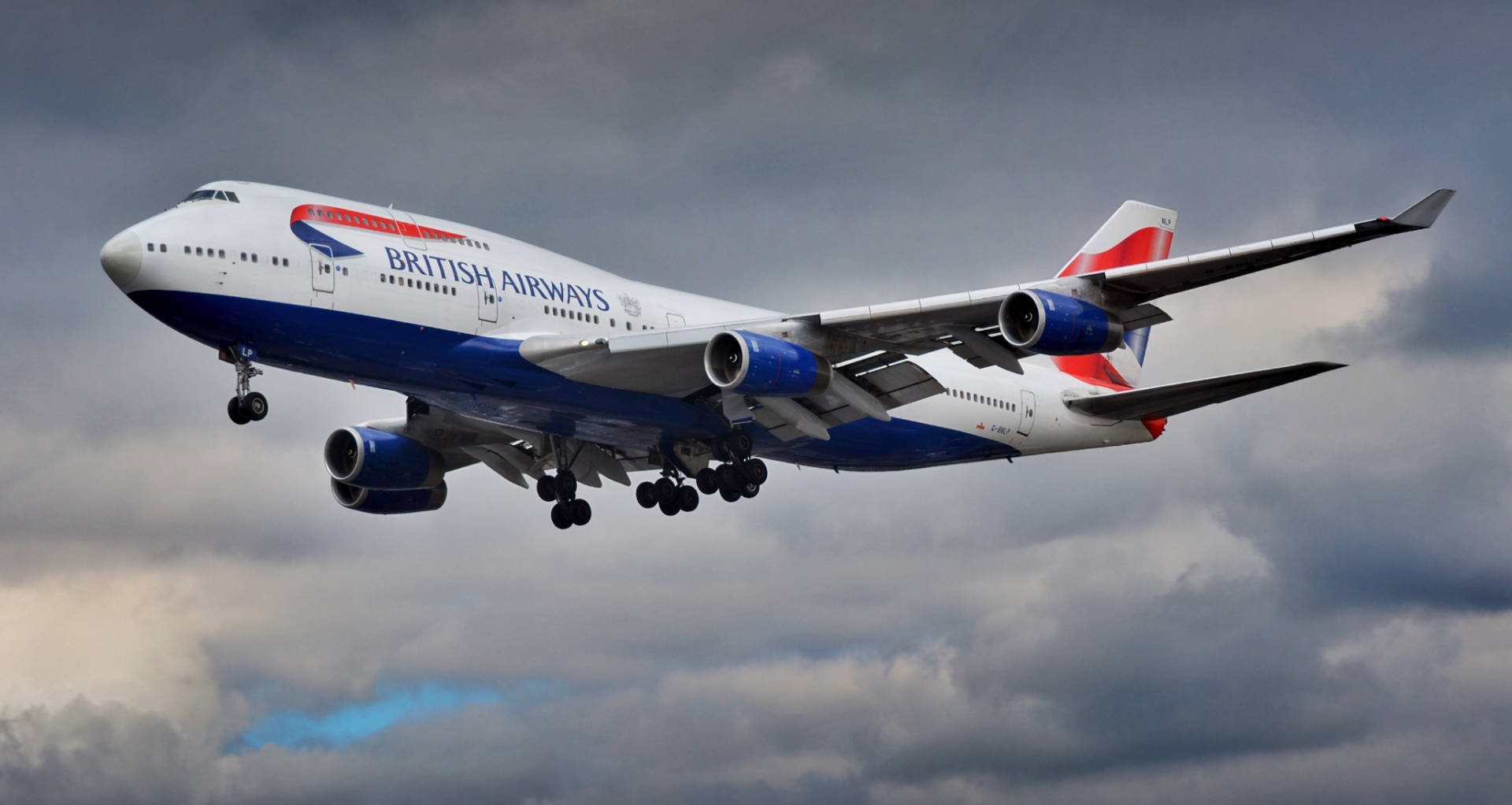 Hovering British Airways Boeing 747 400 over den London Eye. Wallpaper