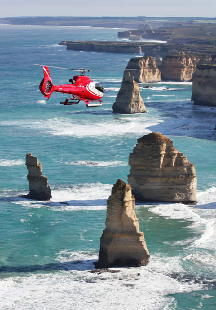 Helicópteroen Vuelo Sobre Los Doce Apóstoles En Australia. Fondo de pantalla