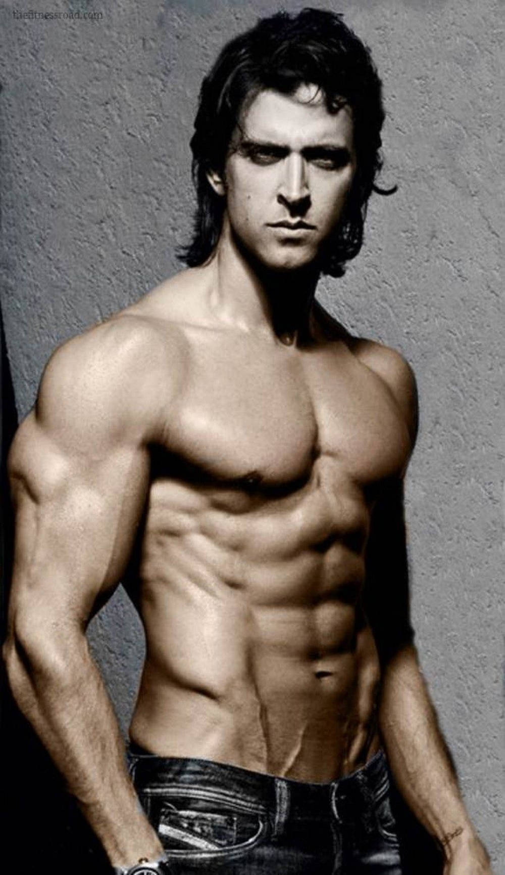 Взгляните на изумительную физическую форму Ритика Рошана, чтобы поверить в невероятные возможности своего тела