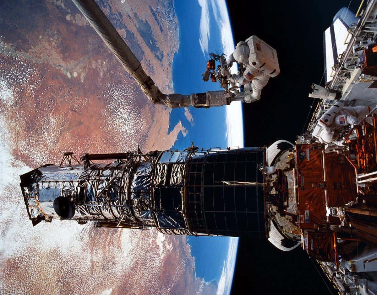 Space Walk Repair Hubble Pictures