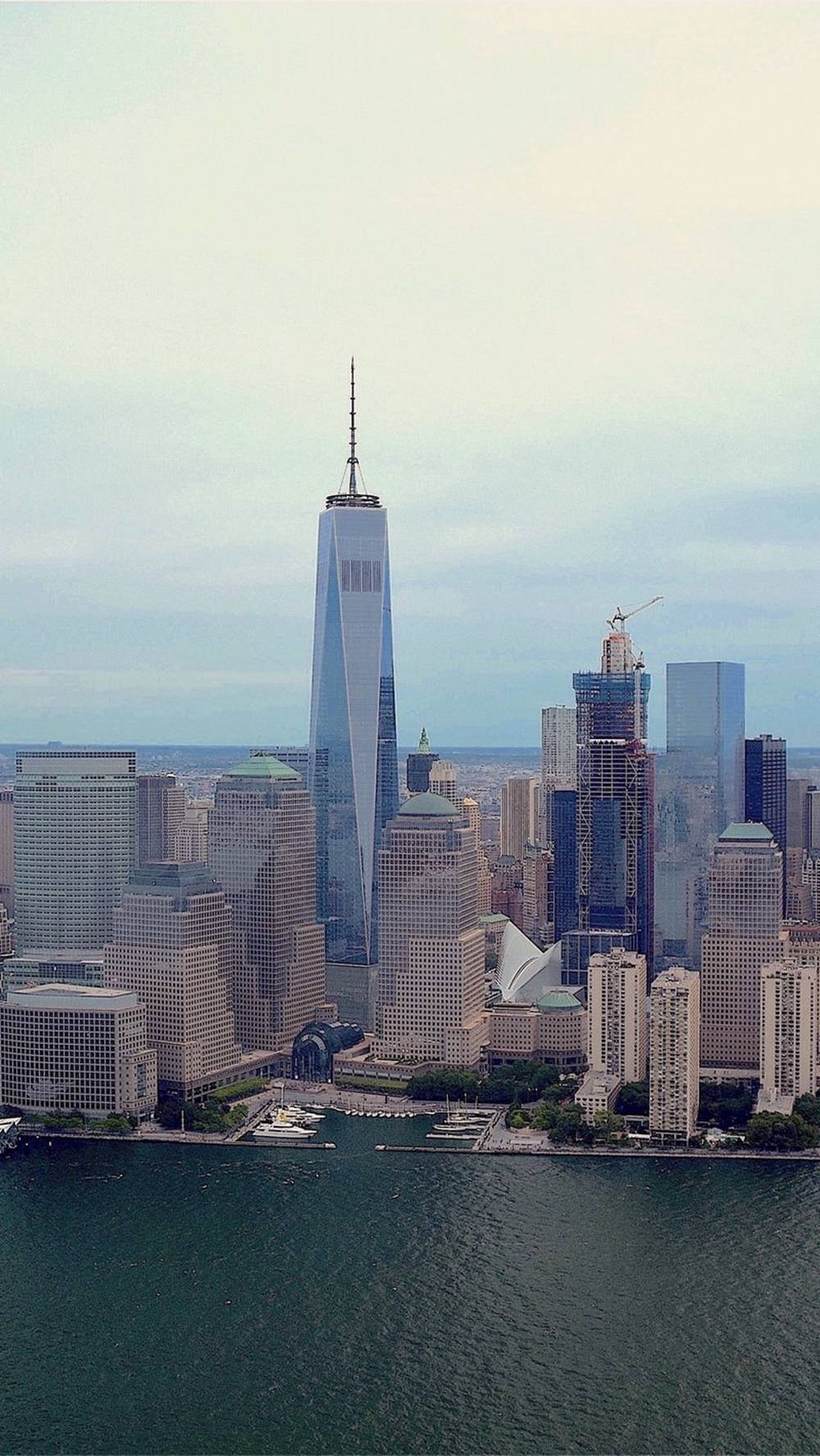 Wallpaperhudsonfloden Och New Yorks Skyline Iphone-bakgrundsbild. Wallpaper