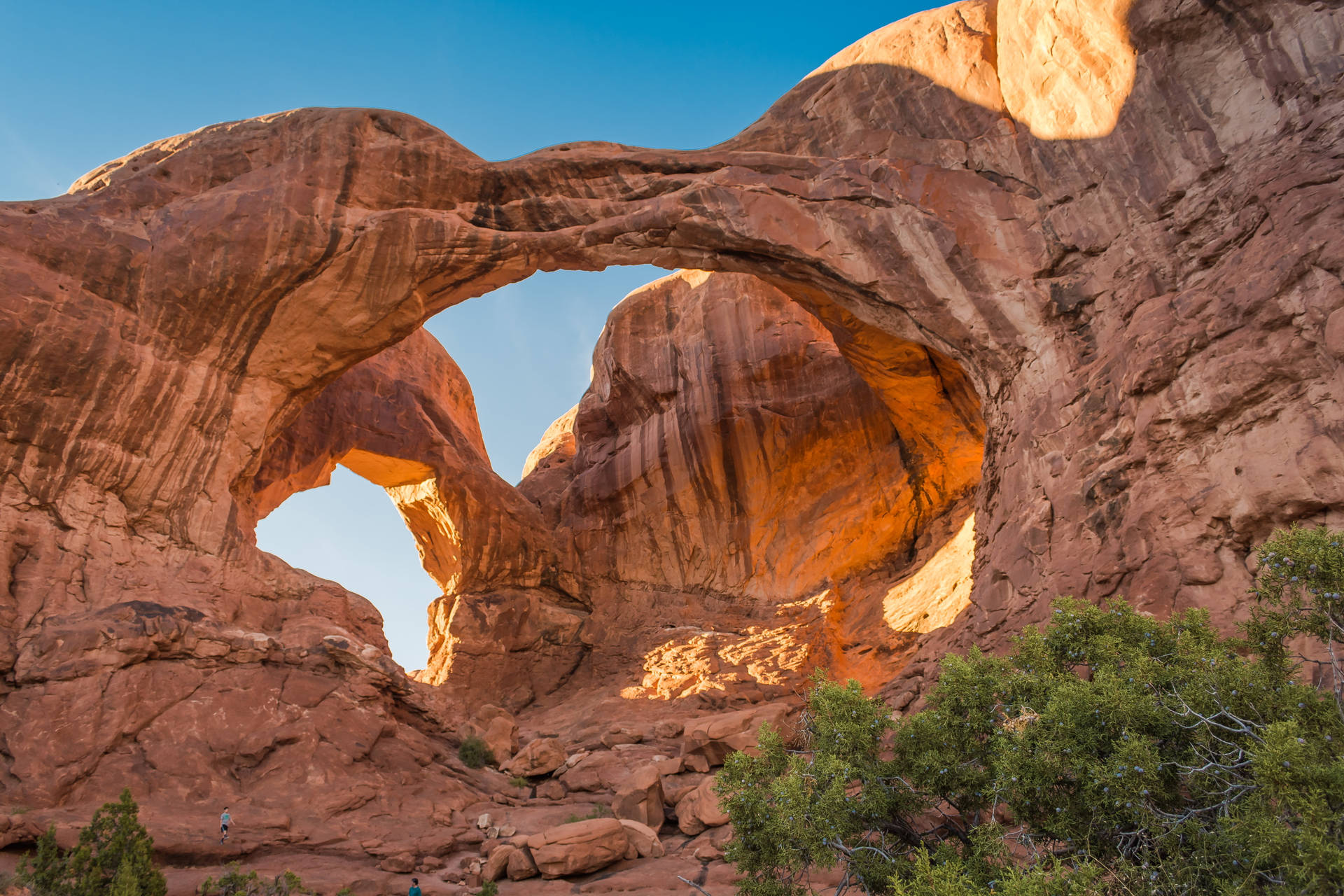 Huge Rock Canopies At Arches National Park Wallpaper