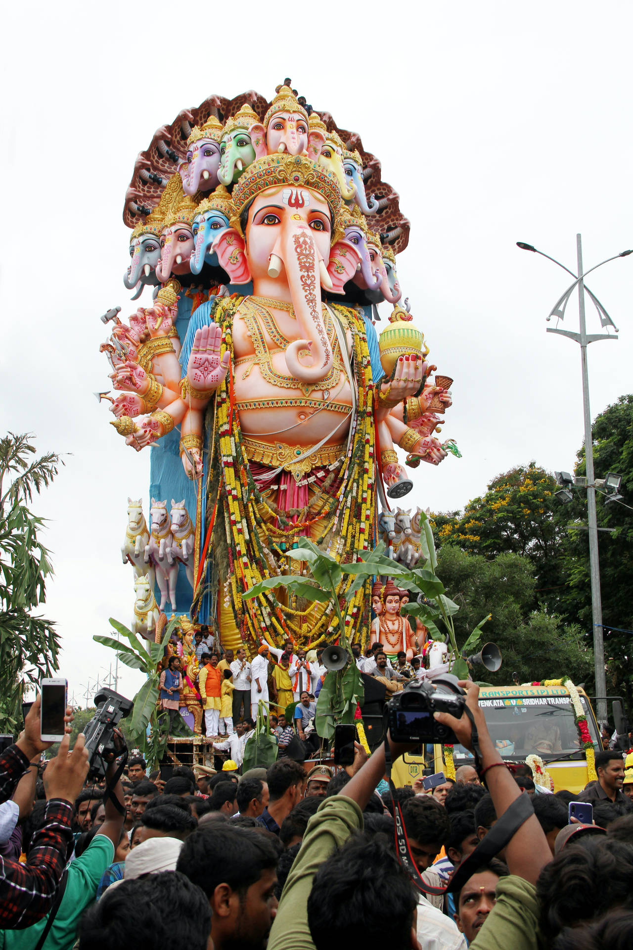 Huge Statue Of Ganesh Mobile