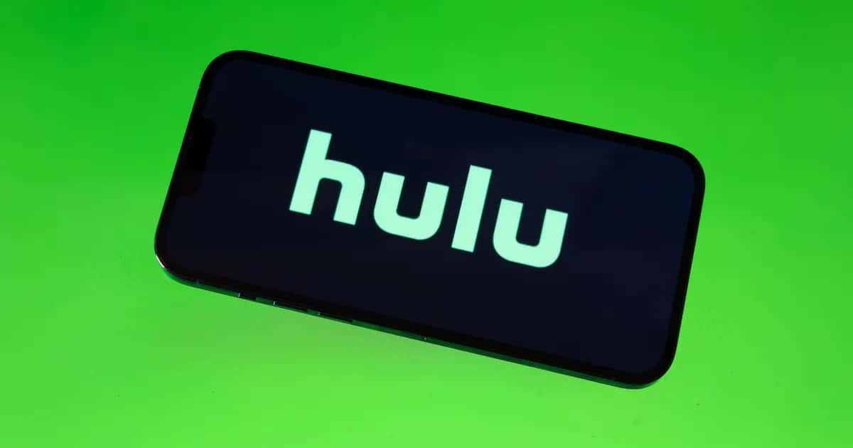 Illogo Di Hulu È Mostrato Su Uno Sfondo Verde.