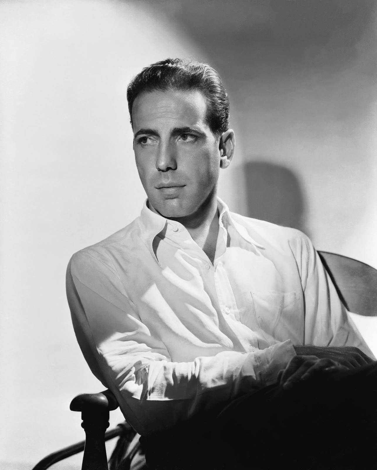 Humphrey Bogart In Black Pants Wallpaper