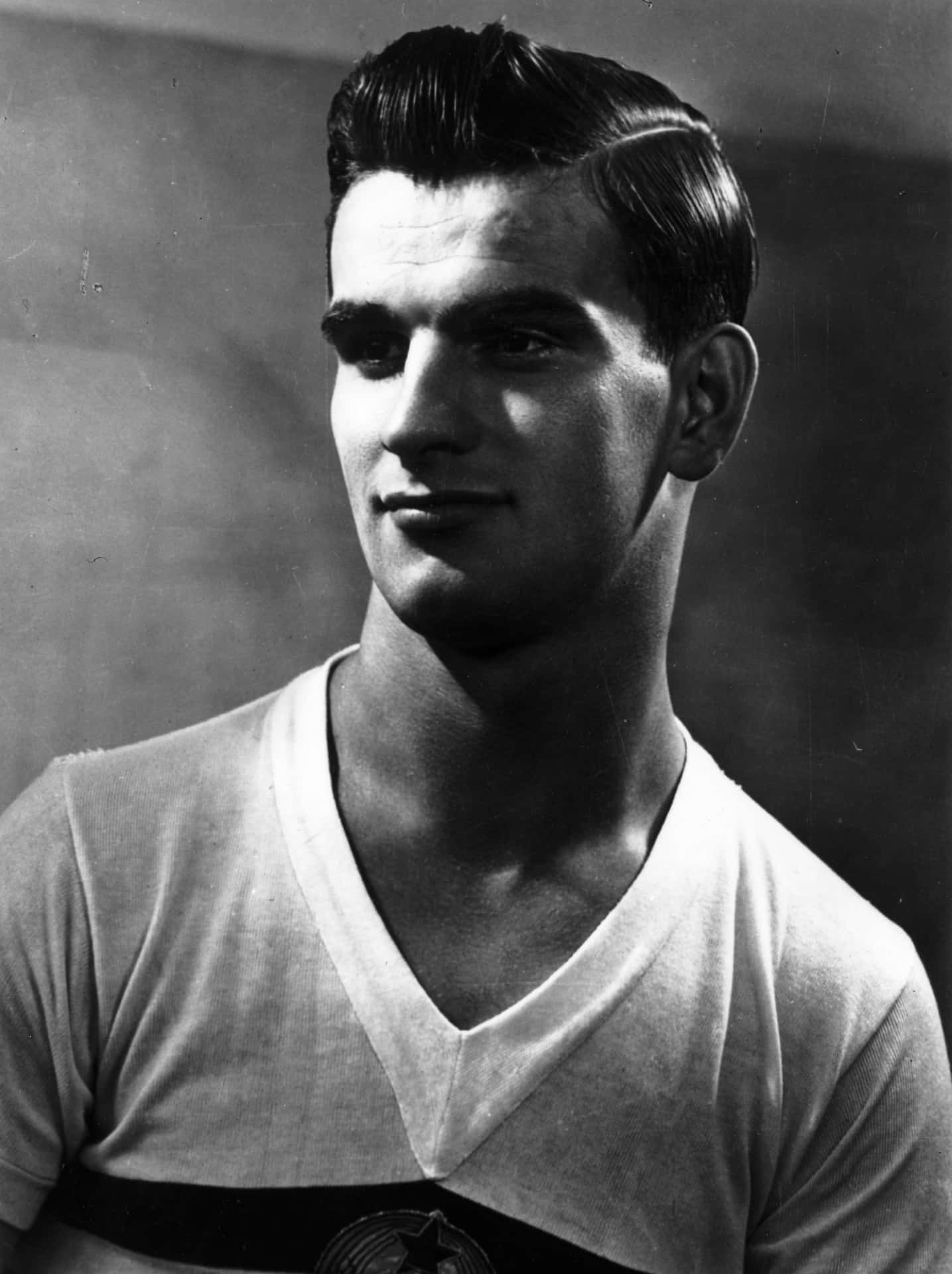 Portræt af den ungarske fodboldspiller Sandor Kocsis fra 1956 Wallpaper