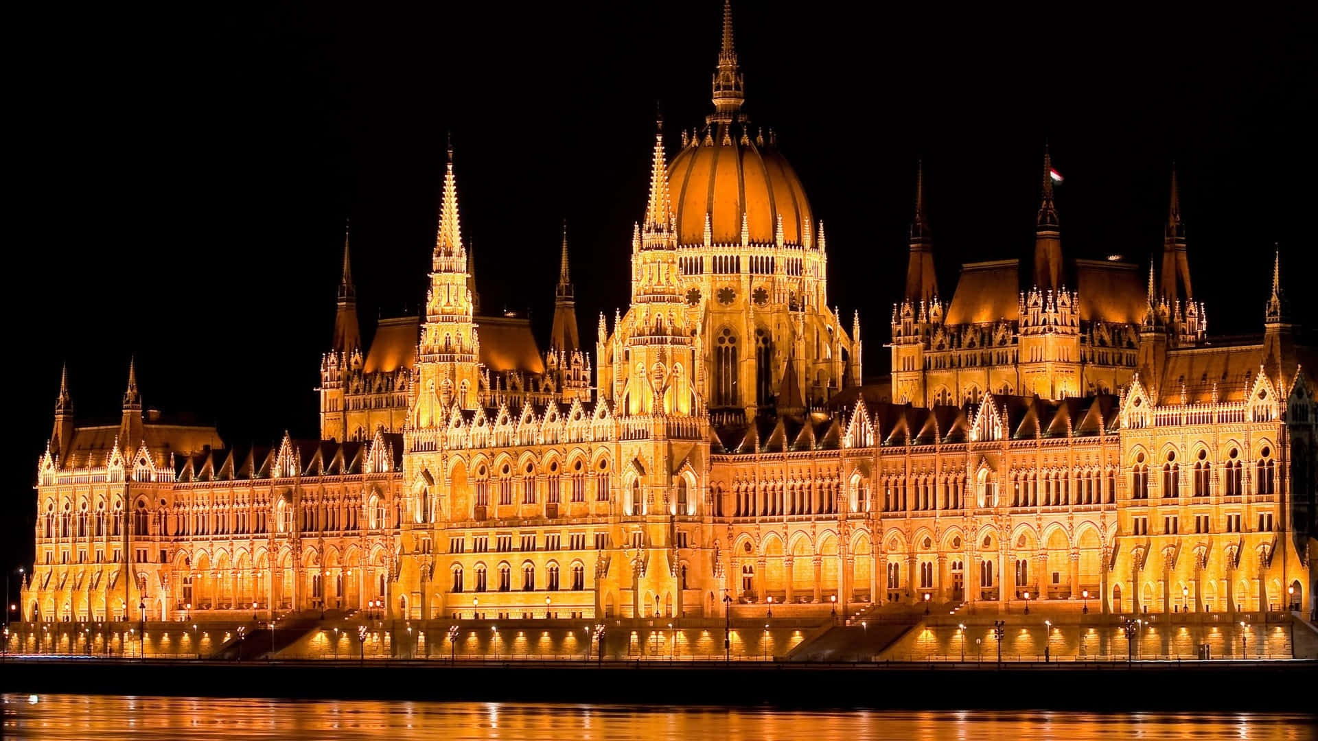 Edificiosdel Parlamento De Hungría Luces Amarillas Nocturnas Fondo de pantalla