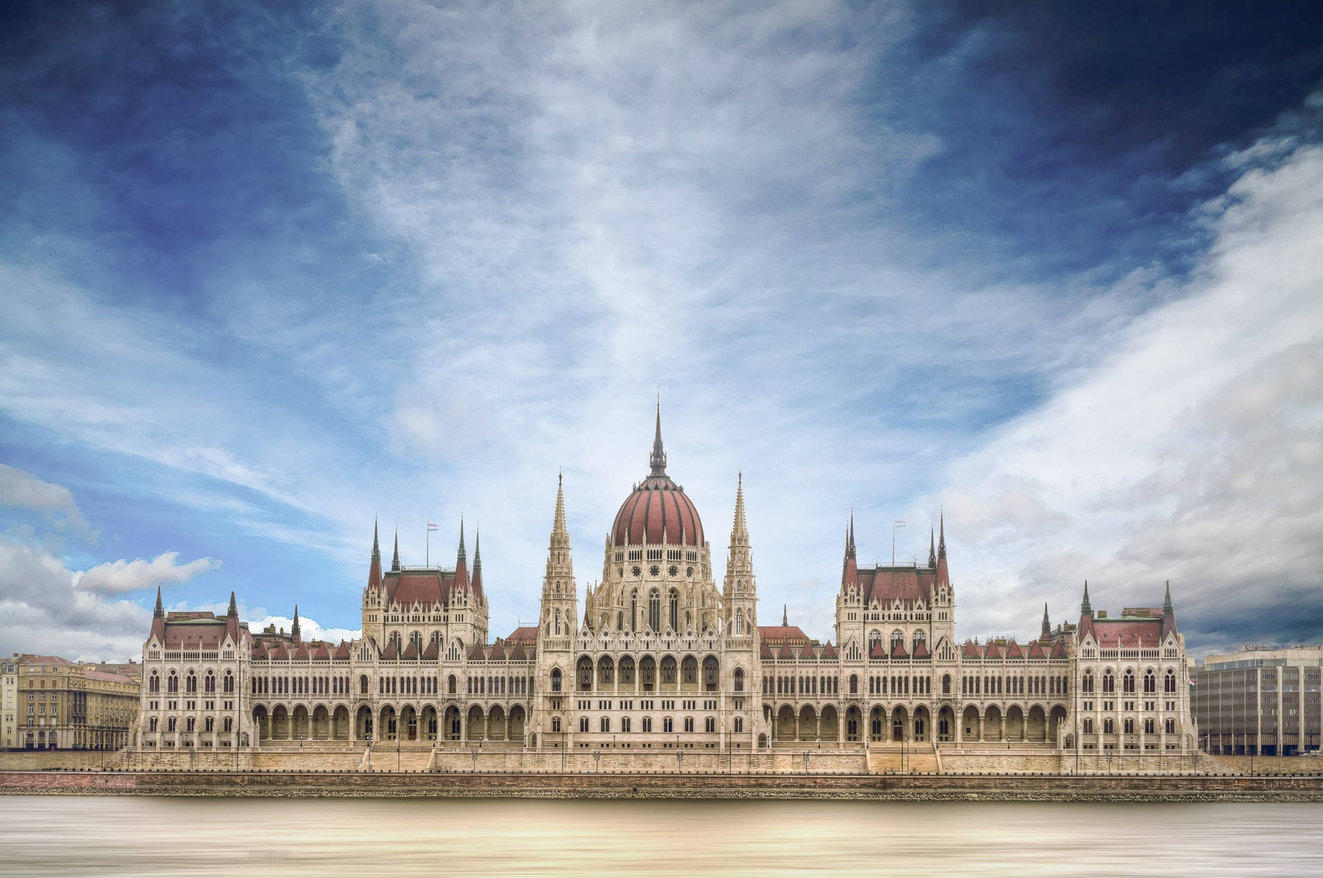 Tapet af den Ungarske Regeringsbygning Wallpaper