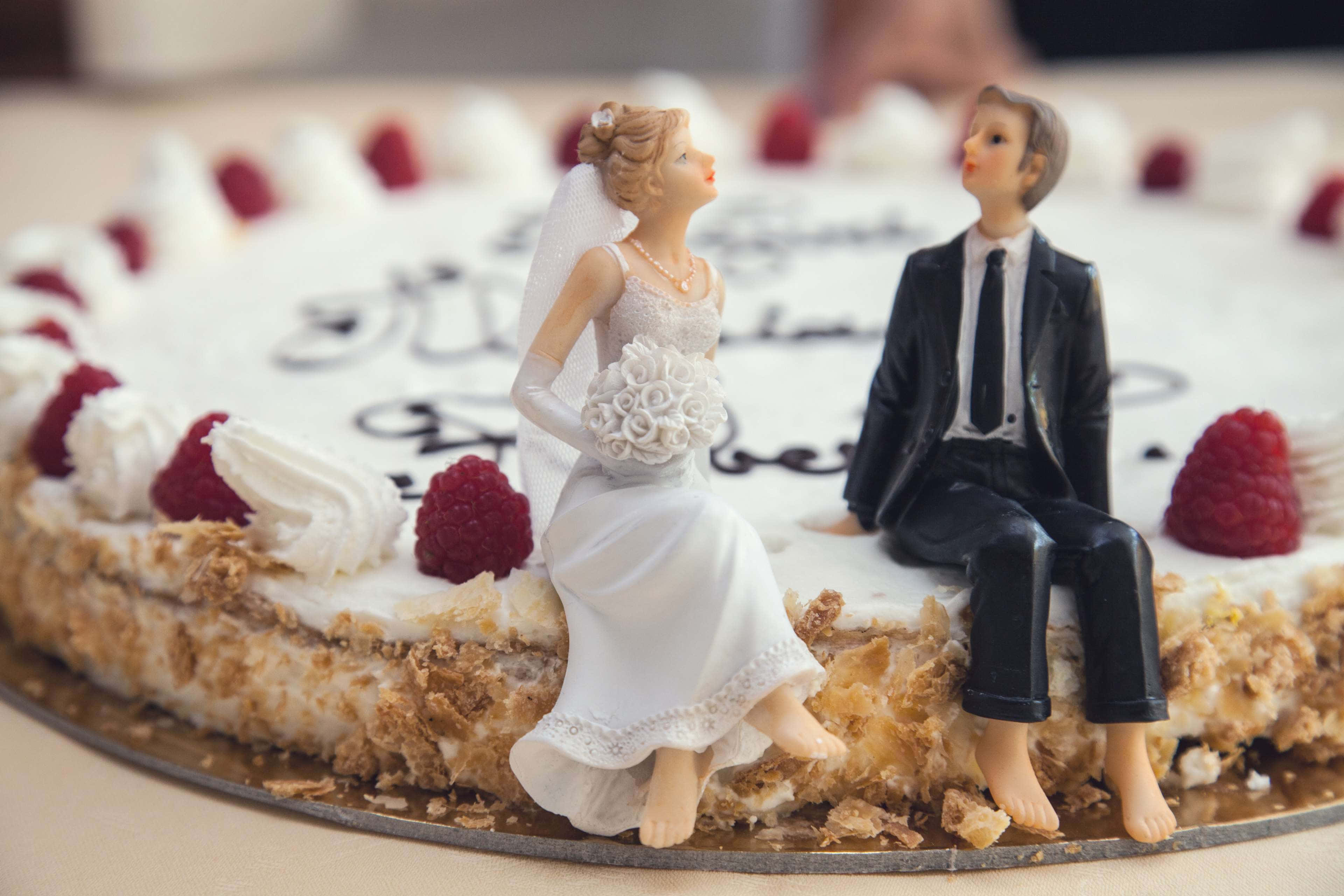 Husband And Wife Cake Pictures