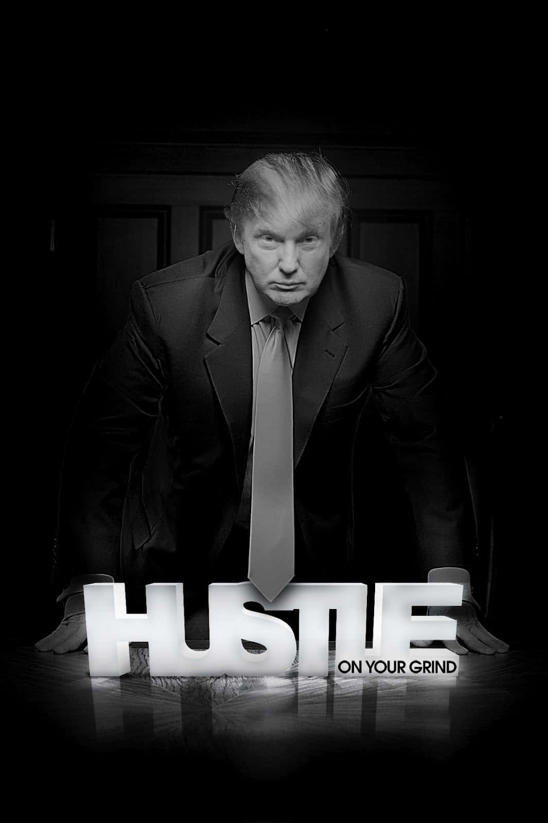 En mand i jakkesæt står foran et skilt som siger 'hustle'. Wallpaper