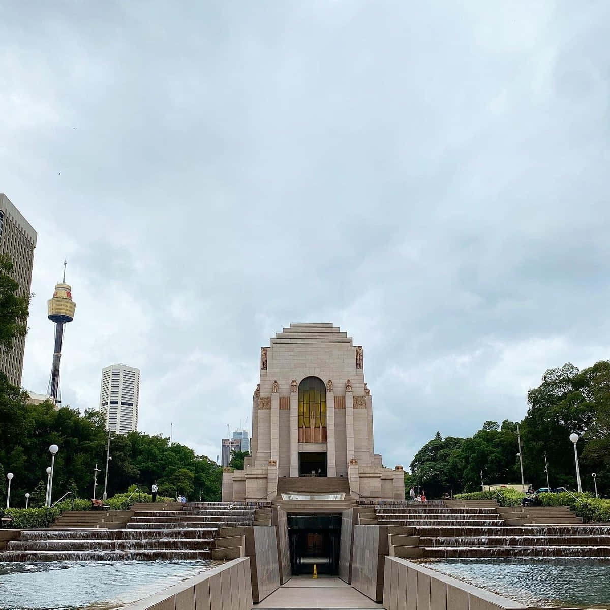 Hyde Park Sydney Anzac Memorialand Sydney Tower Wallpaper