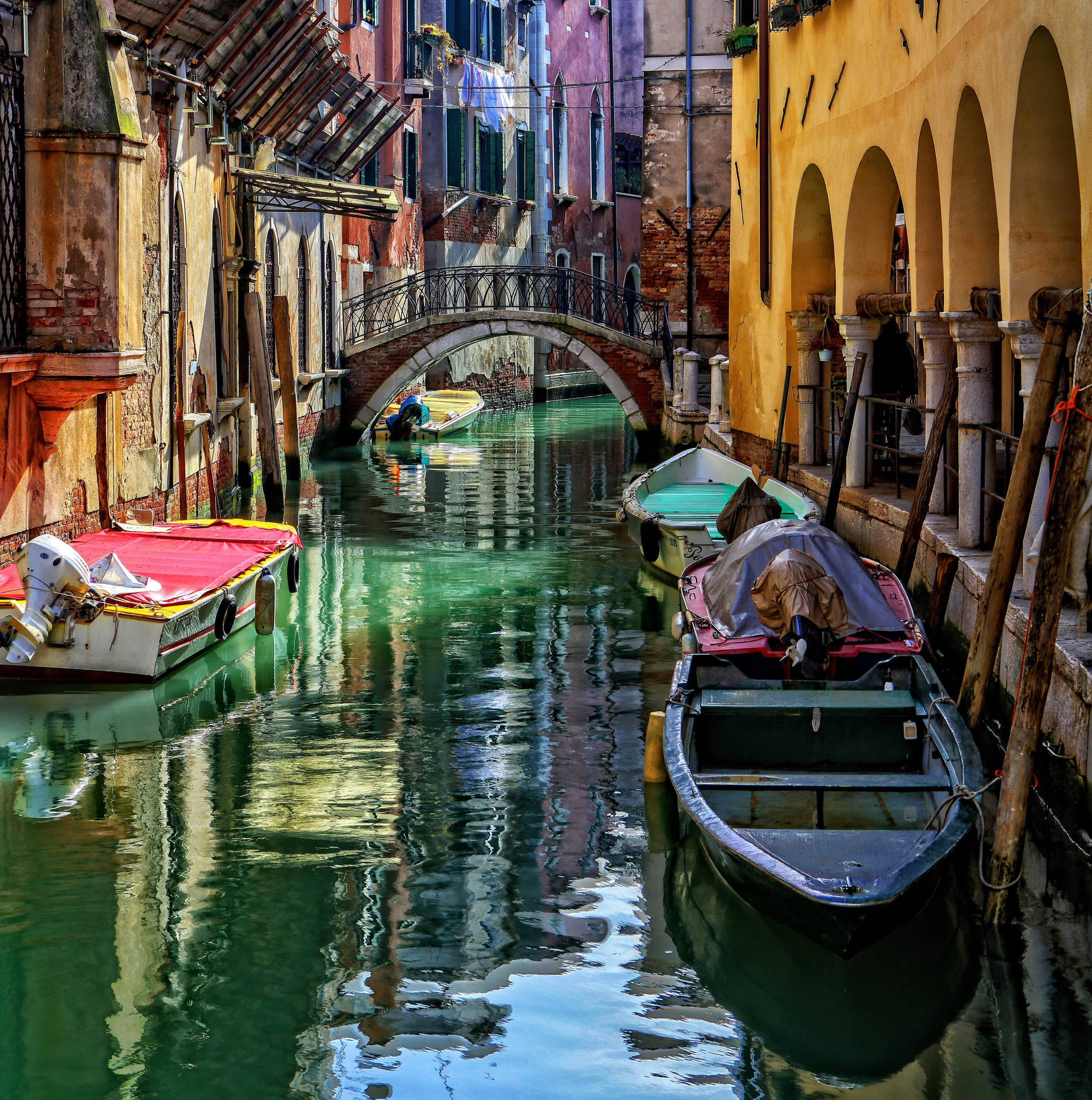 Pitturaiperrealistica Del Canal Grande Di Venezia Sfondo