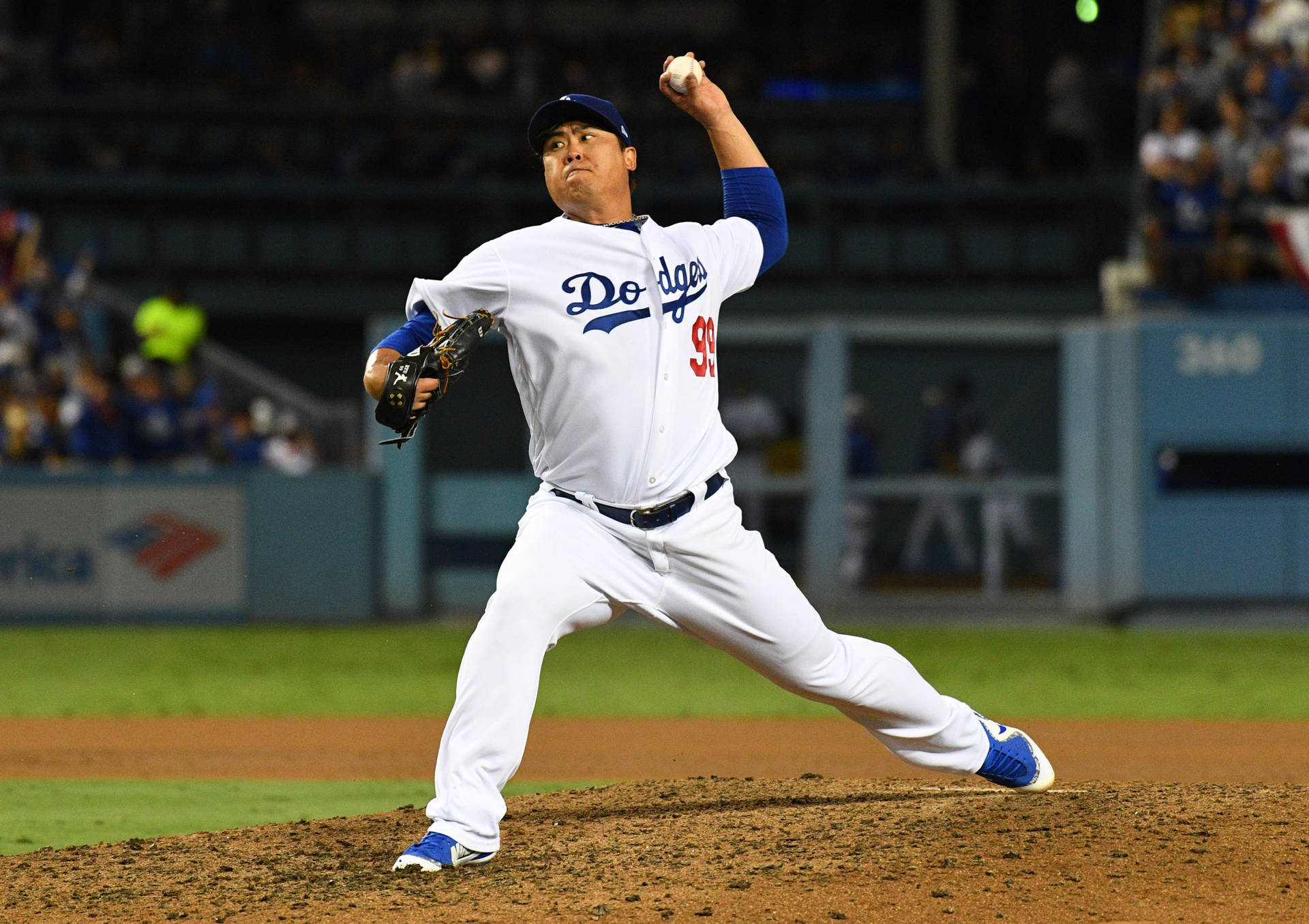 Hyun Jin Ryu Trækker Sig Klar til At Kaste En Bold Wallpaper