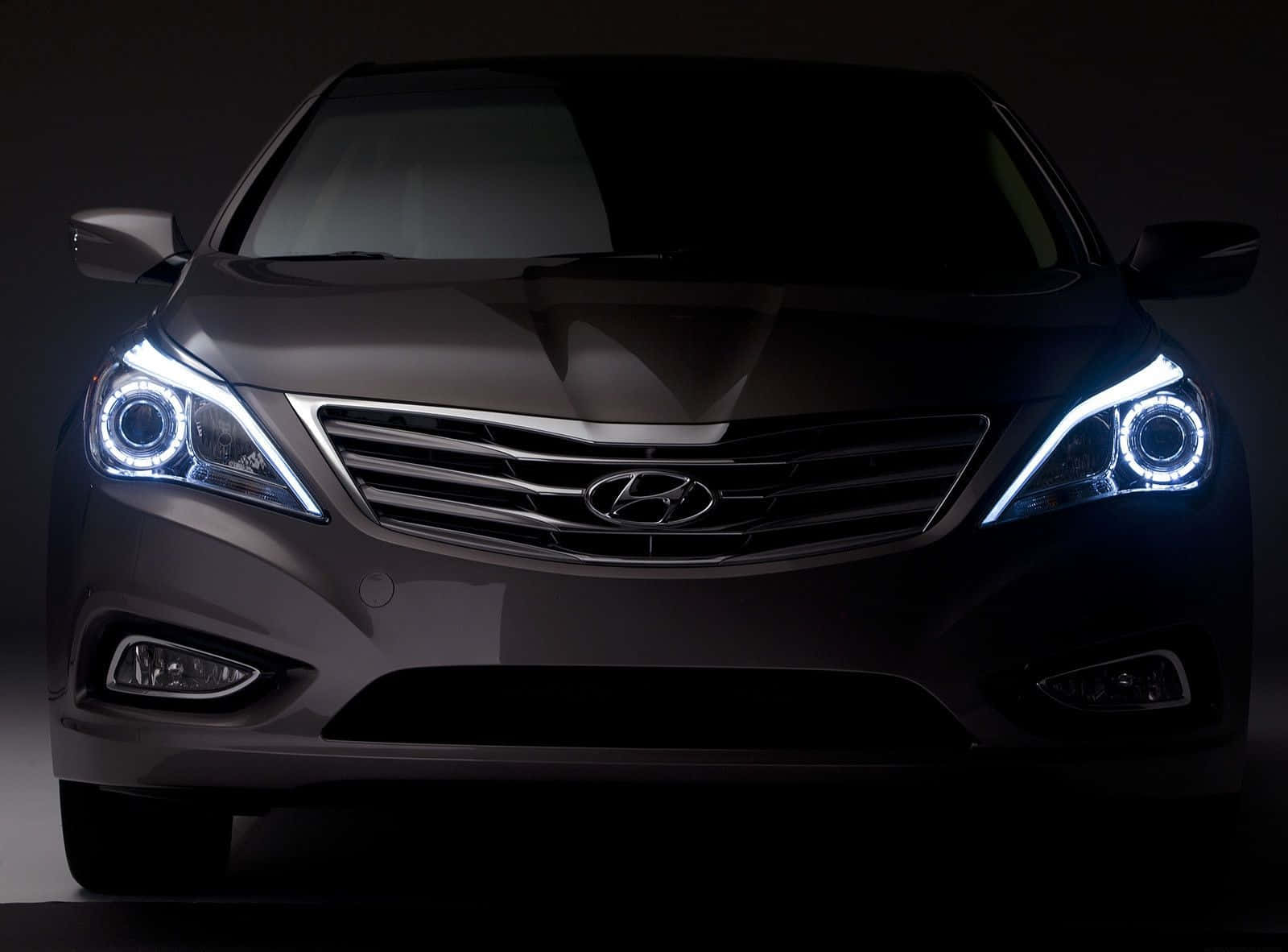 Stunning Hyundai Azera in Motion Wallpaper