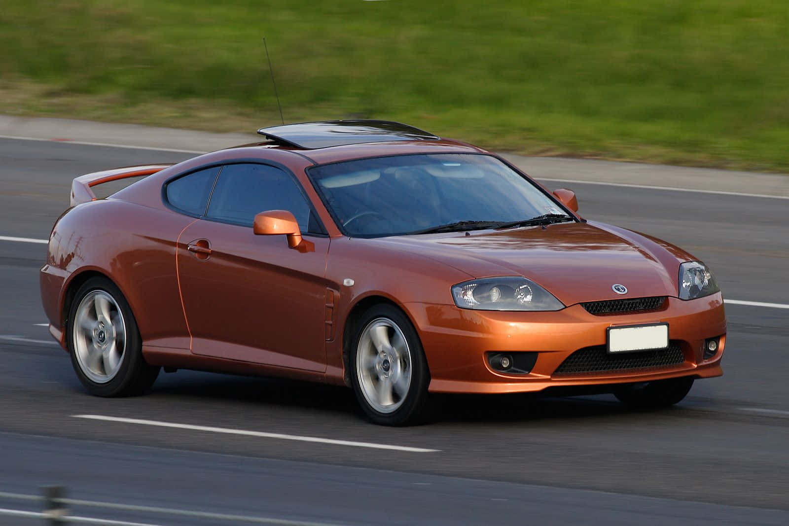 Sleek Hyundai Tiburon Sports Coupe Wallpaper