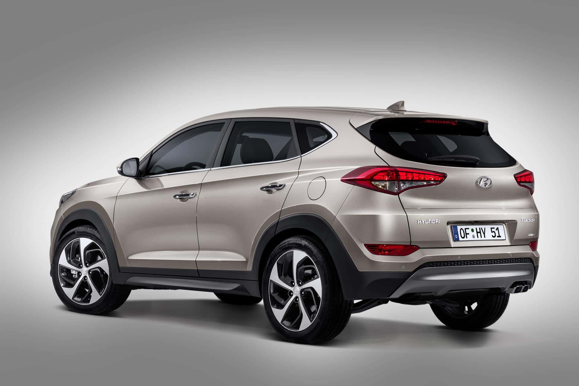 Download Sleek Hyundai Tucson on the Road Wallpaper | Wallpapers.com