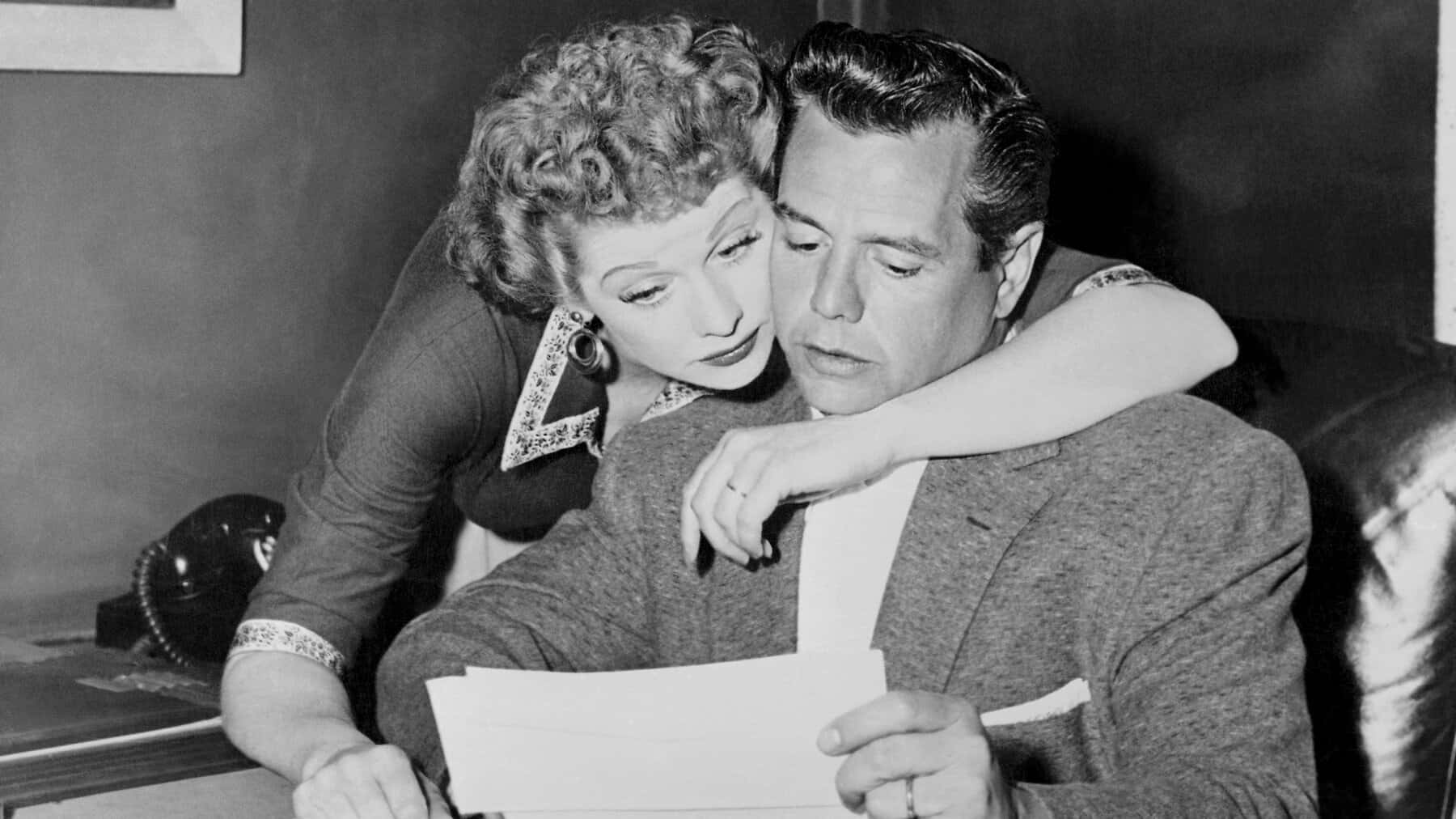 Classic Black-and-white Of Lucille Ball And Desi Arnaz In "i Love Lucy". Wallpaper