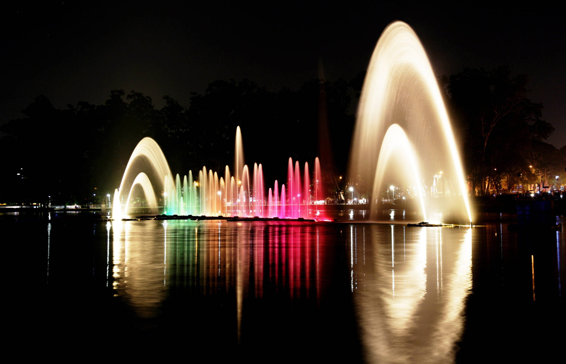 Spectacular view of the Ibirapuera Park in Brazil with beautiful fountains Wallpaper