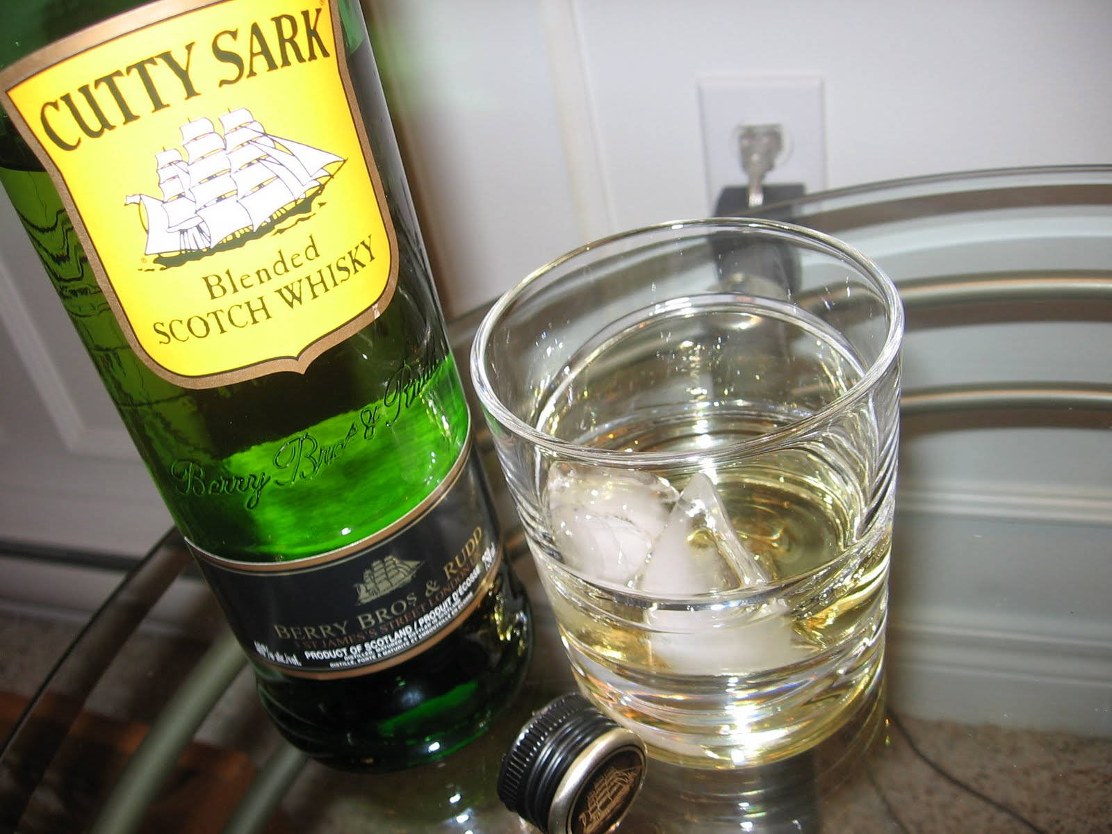 Ice Cold Glass Of Cutty Sark Whiskey Wallpaper