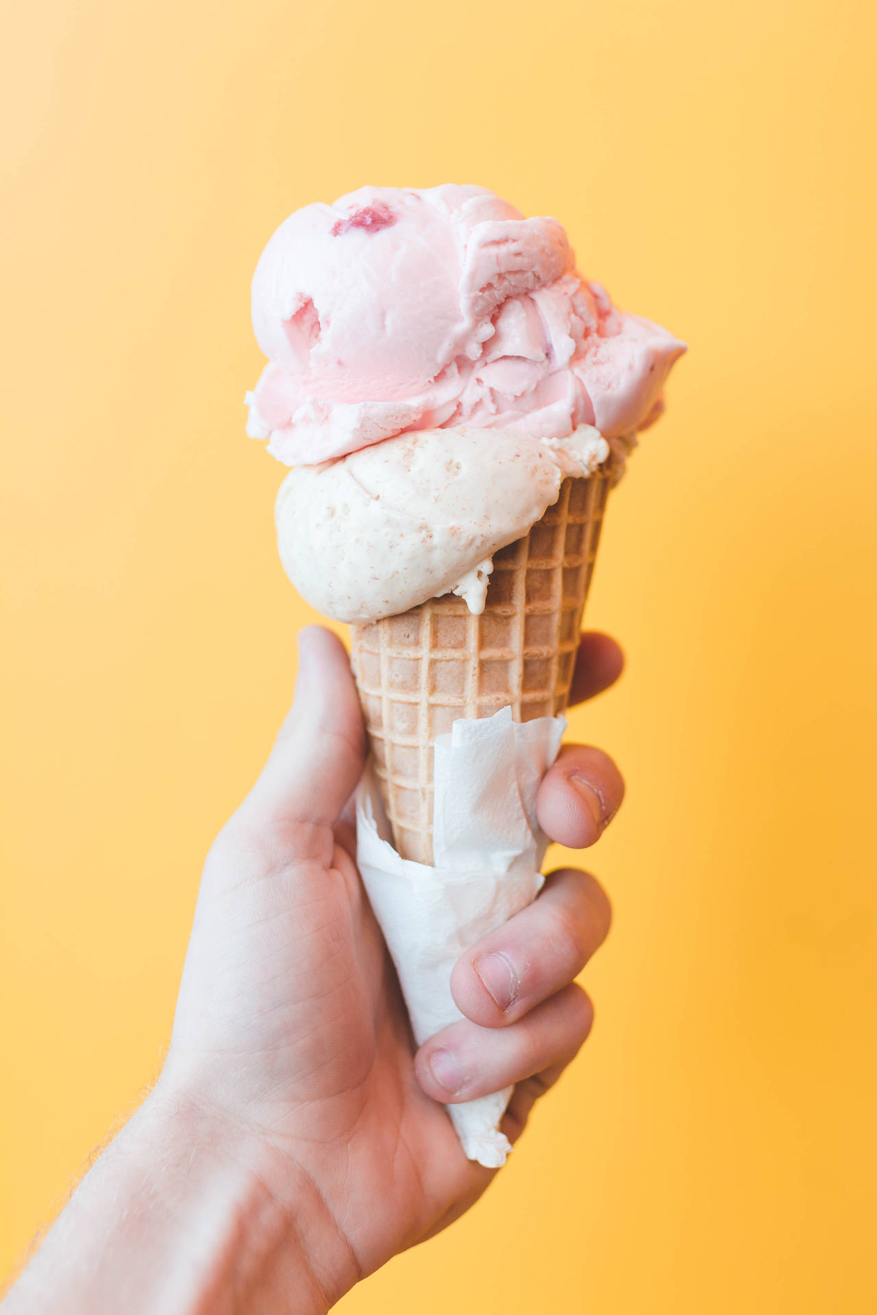 Ice Cream In Yellow Vintage Aesthetic Wall Wallpaper