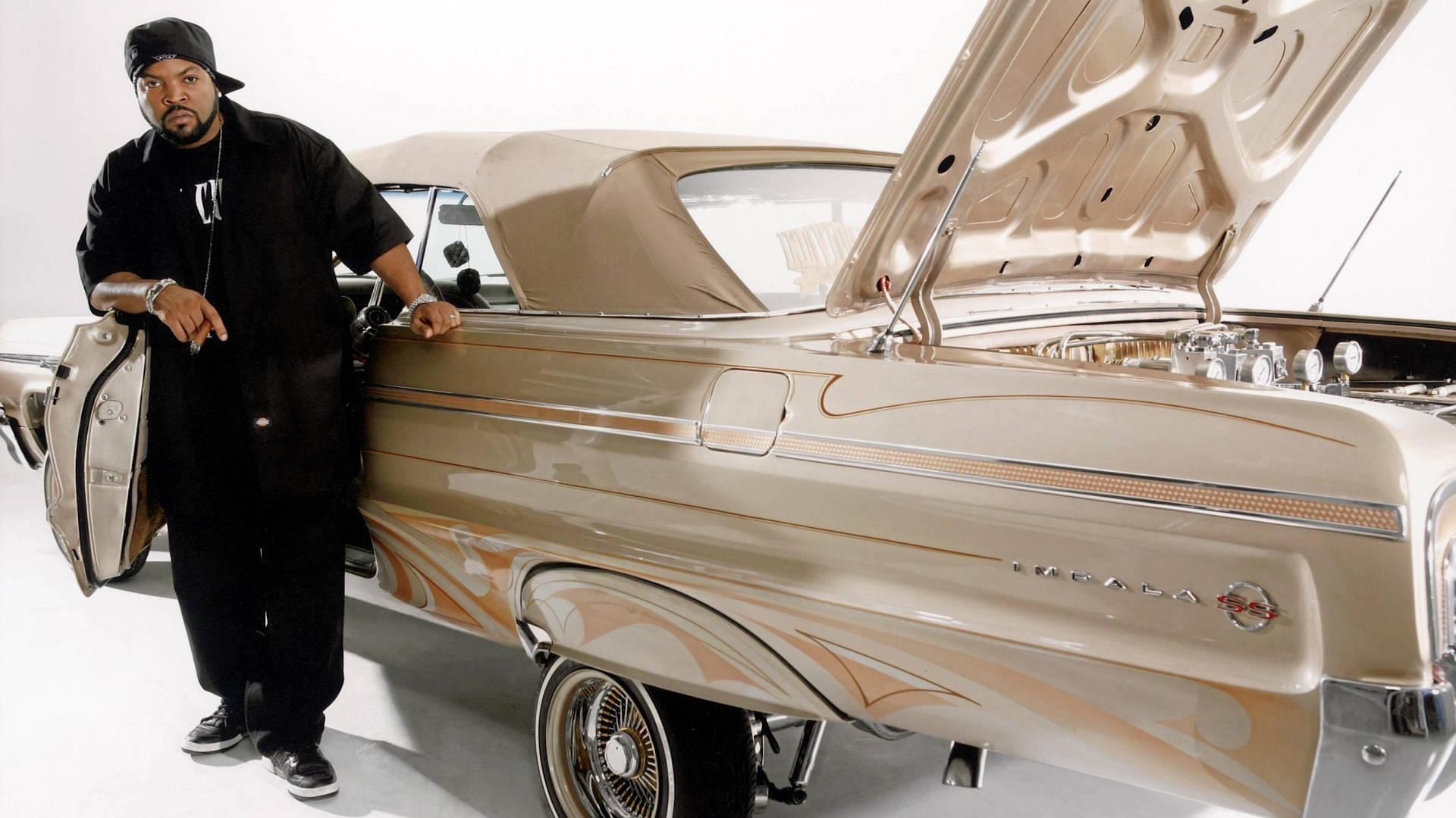 Ice Cube Rapper With Car Wallpaper