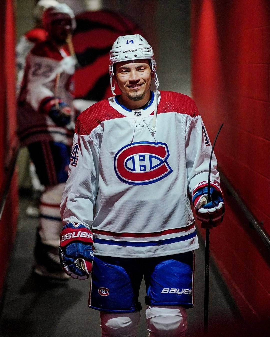 Ishockey Montreal Canadiens Captain Nick Suzuki Tapet Wallpaper