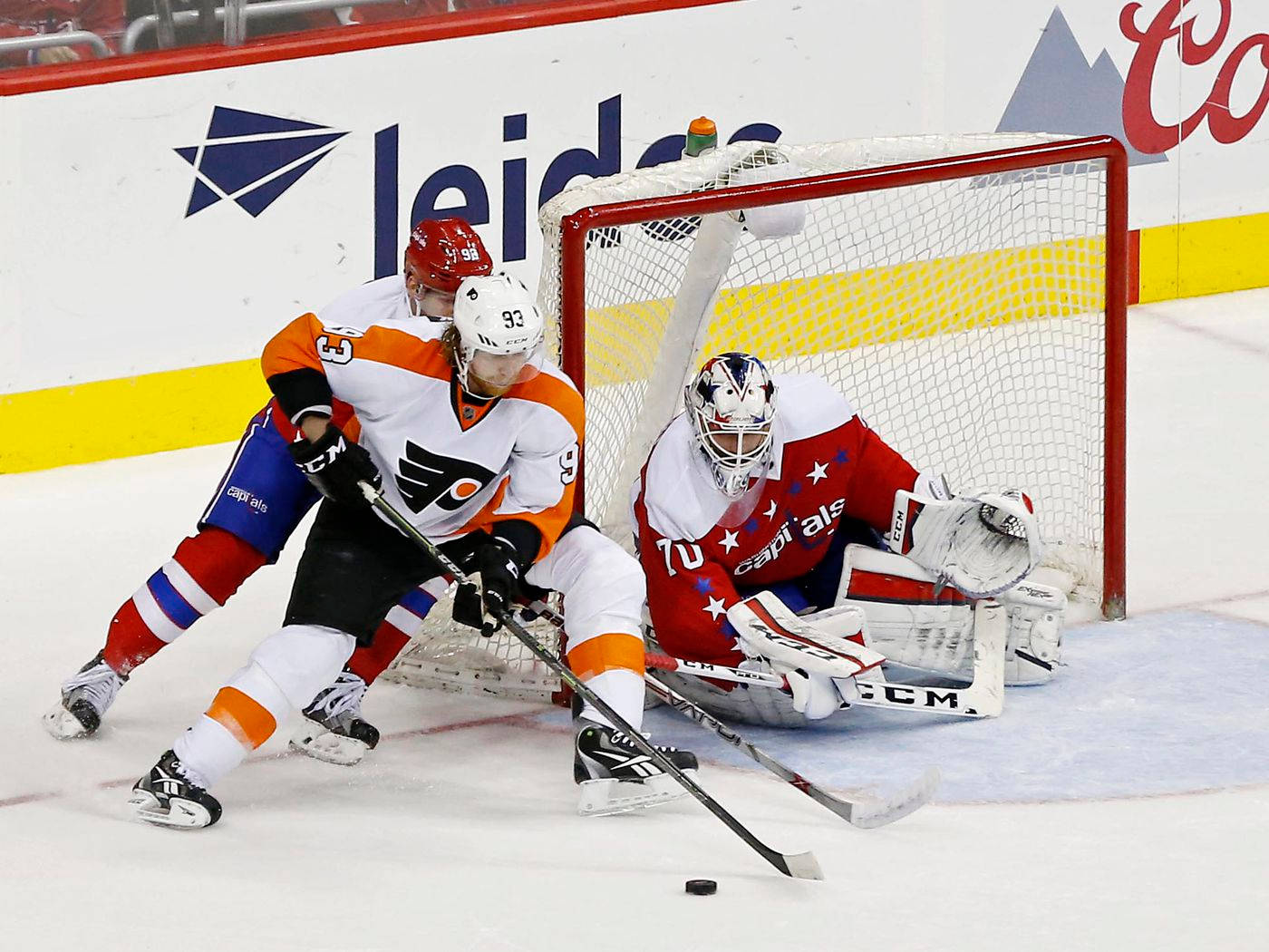 Giocatoredi Hockey Su Ghiaccio Jakub Voracek Philadelphia Flyers E Washington Capitals Sfondo