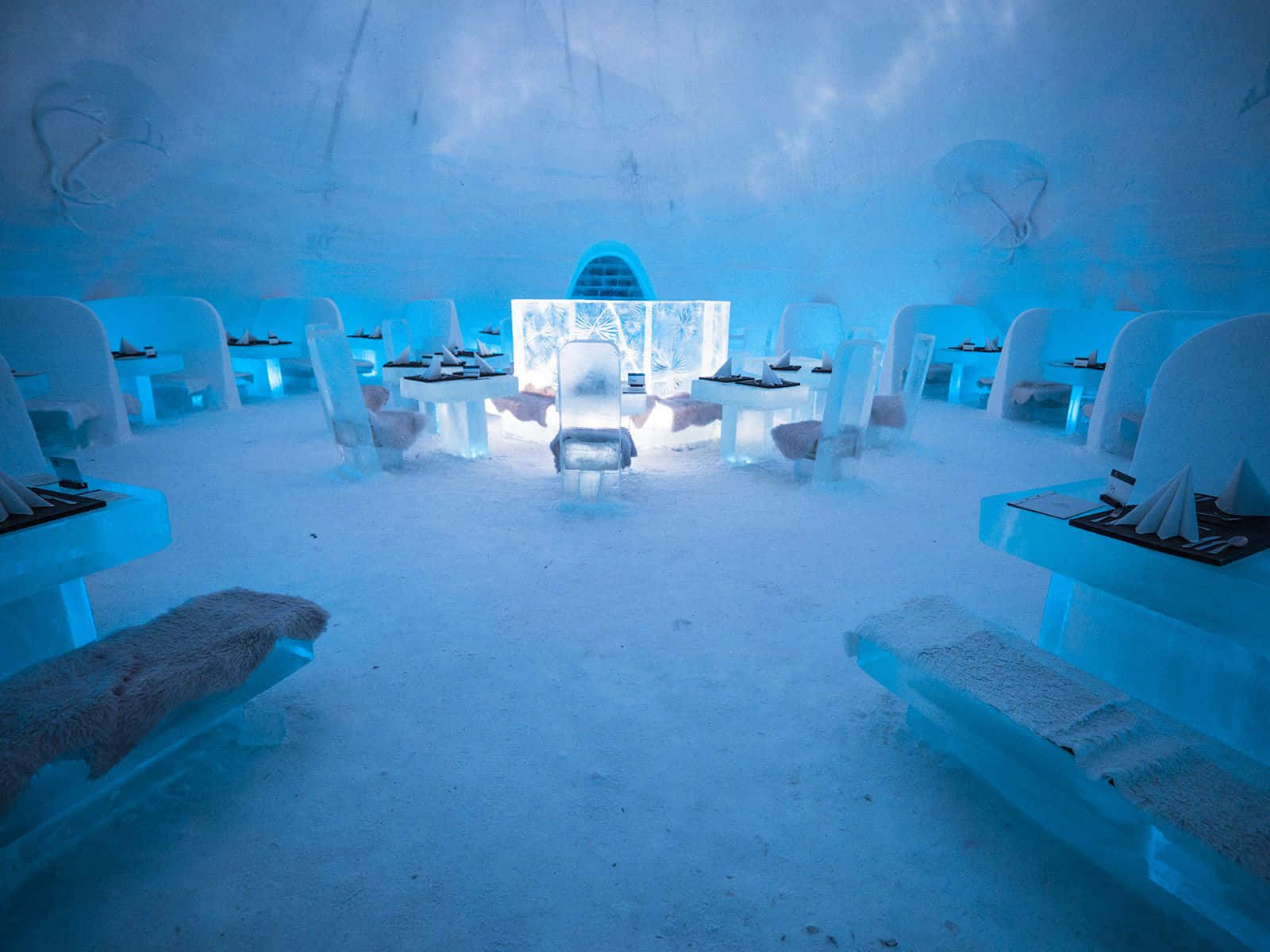 A mesmerizing suite in the enchanting Ice Hotel Wallpaper