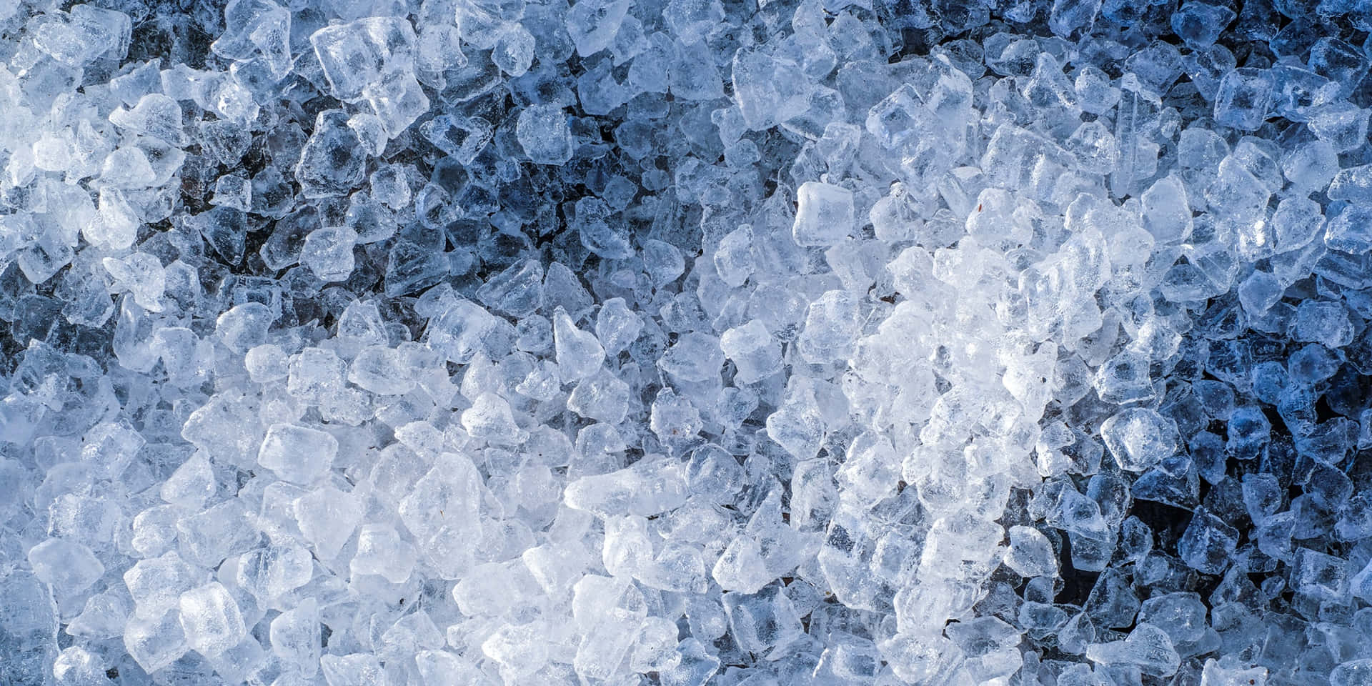 Forbløffendeblå Og Hvide Farver Skinner Igennem Dette Iskolde Vinterscene.
