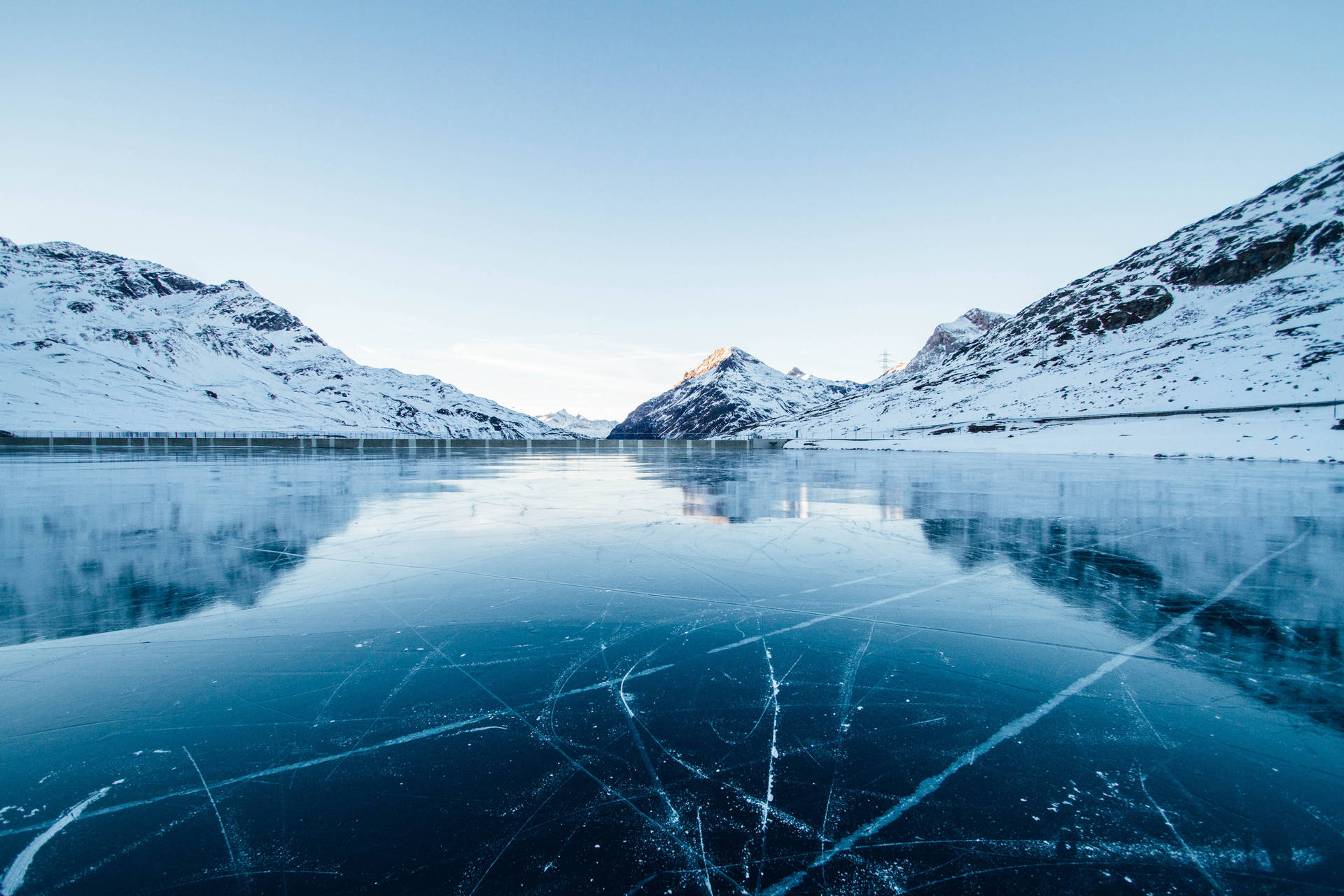 Ice River I Kølig Vinter Wallpaper