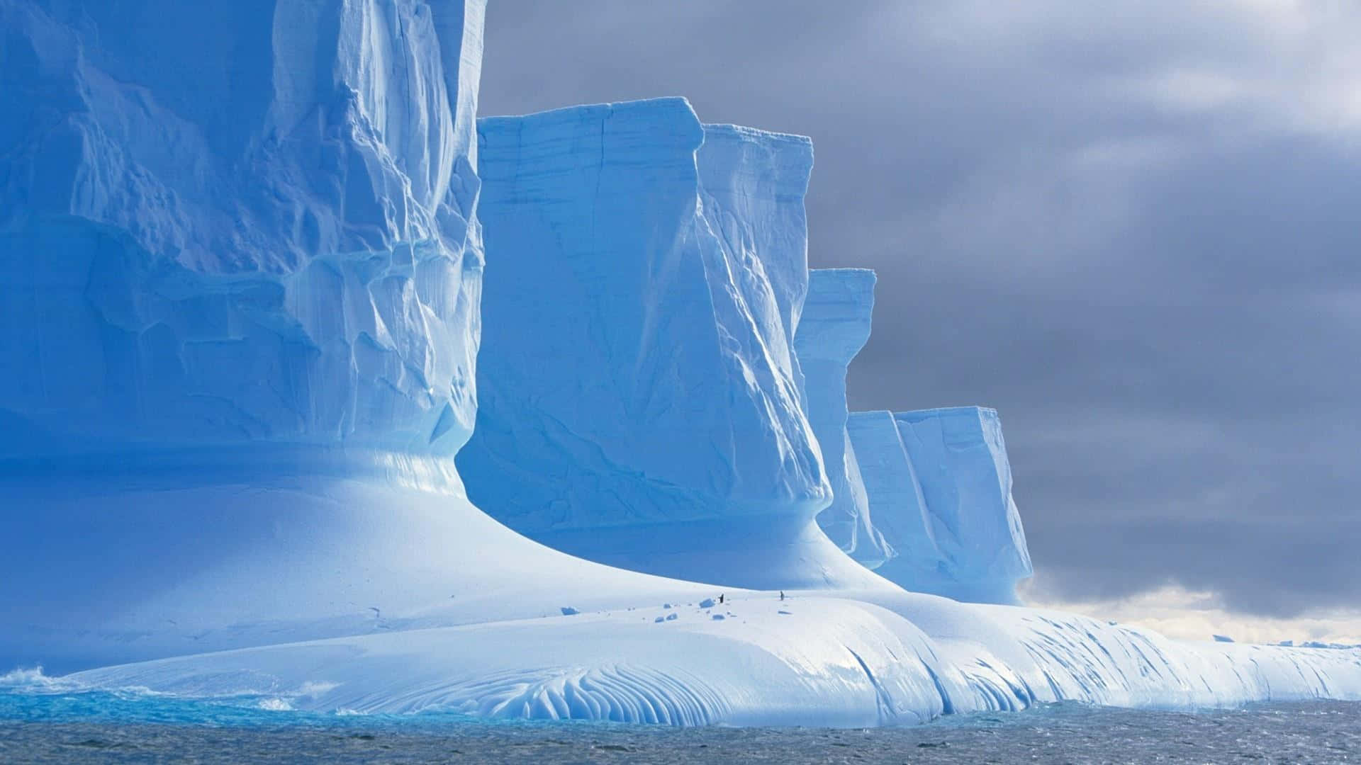 Majestic Iceberg on the Open Sea Wallpaper