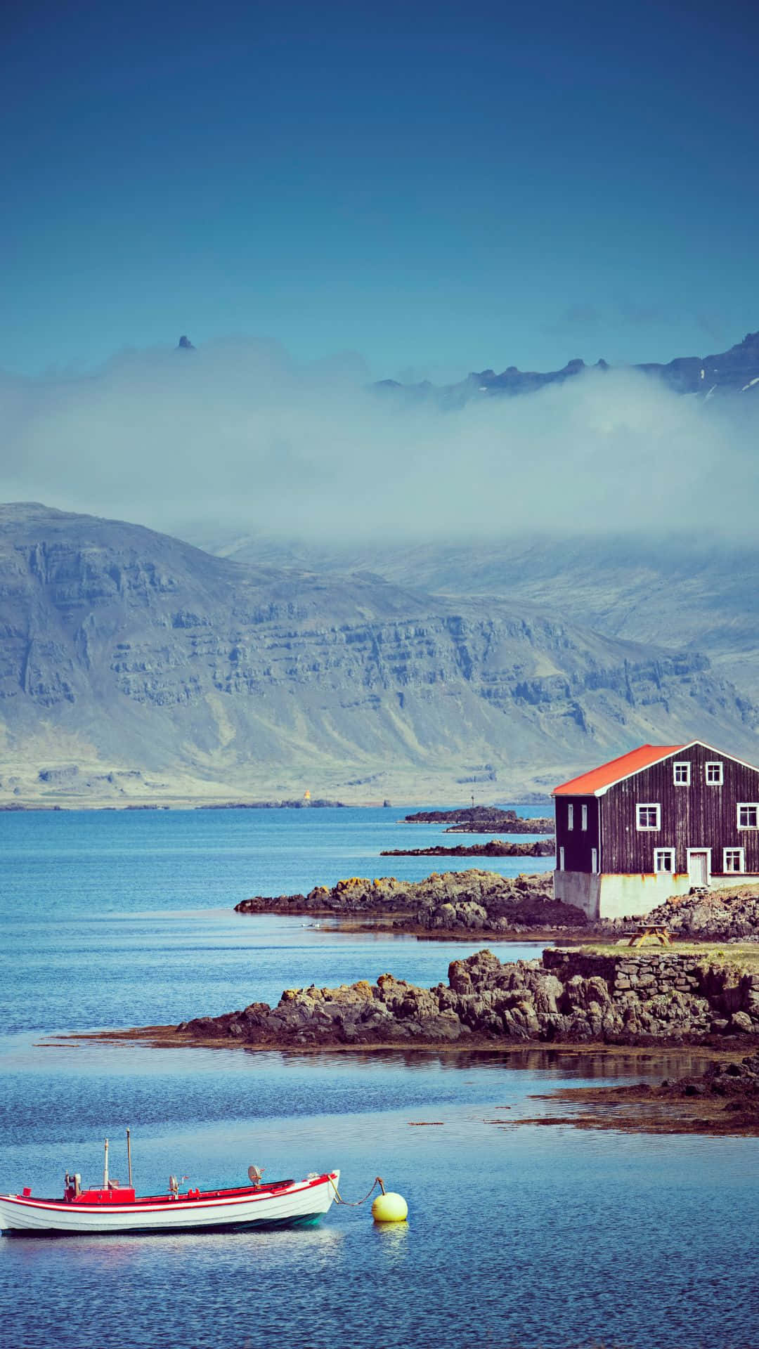Sentireil Calore Del Sole Islandese Mentre Tramonta All'orizzonte