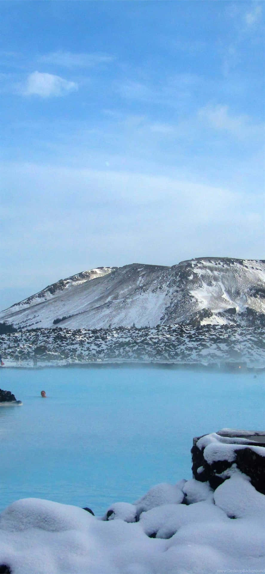 Retratode Islandia Con La Laguna Azul Y La Montaña Fondo de pantalla