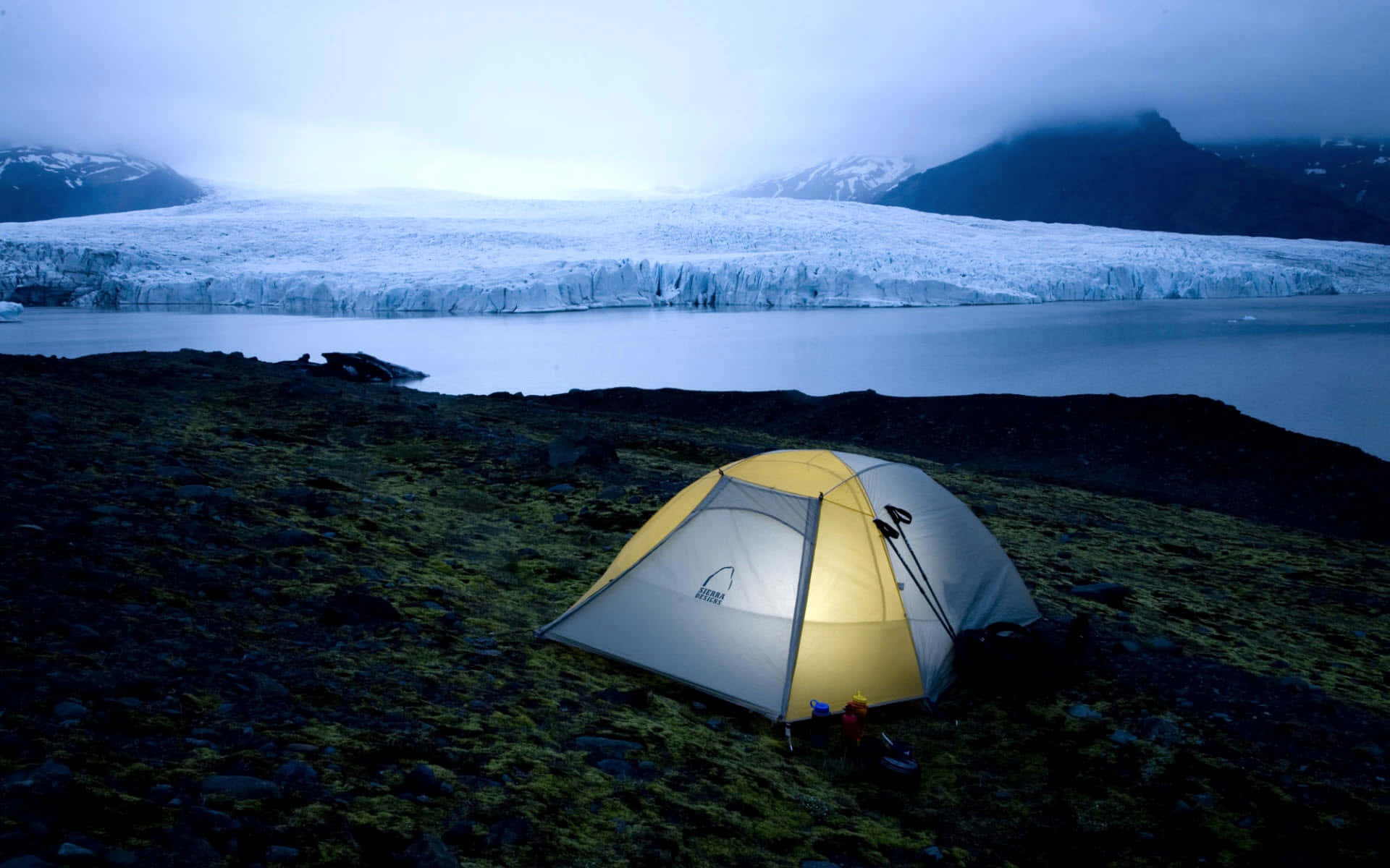 Desktopdi Campeggio In Islanda Sfondo
