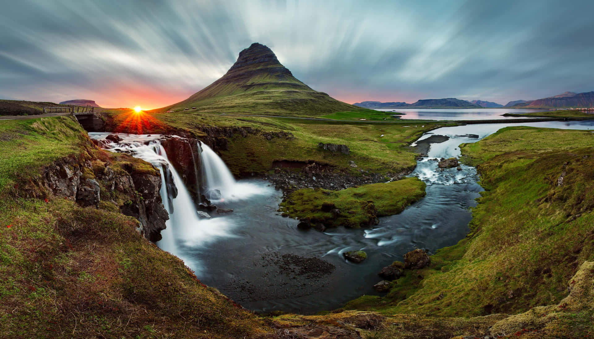 Belezaincomparável No Coração Da Islândia. Papel de Parede
