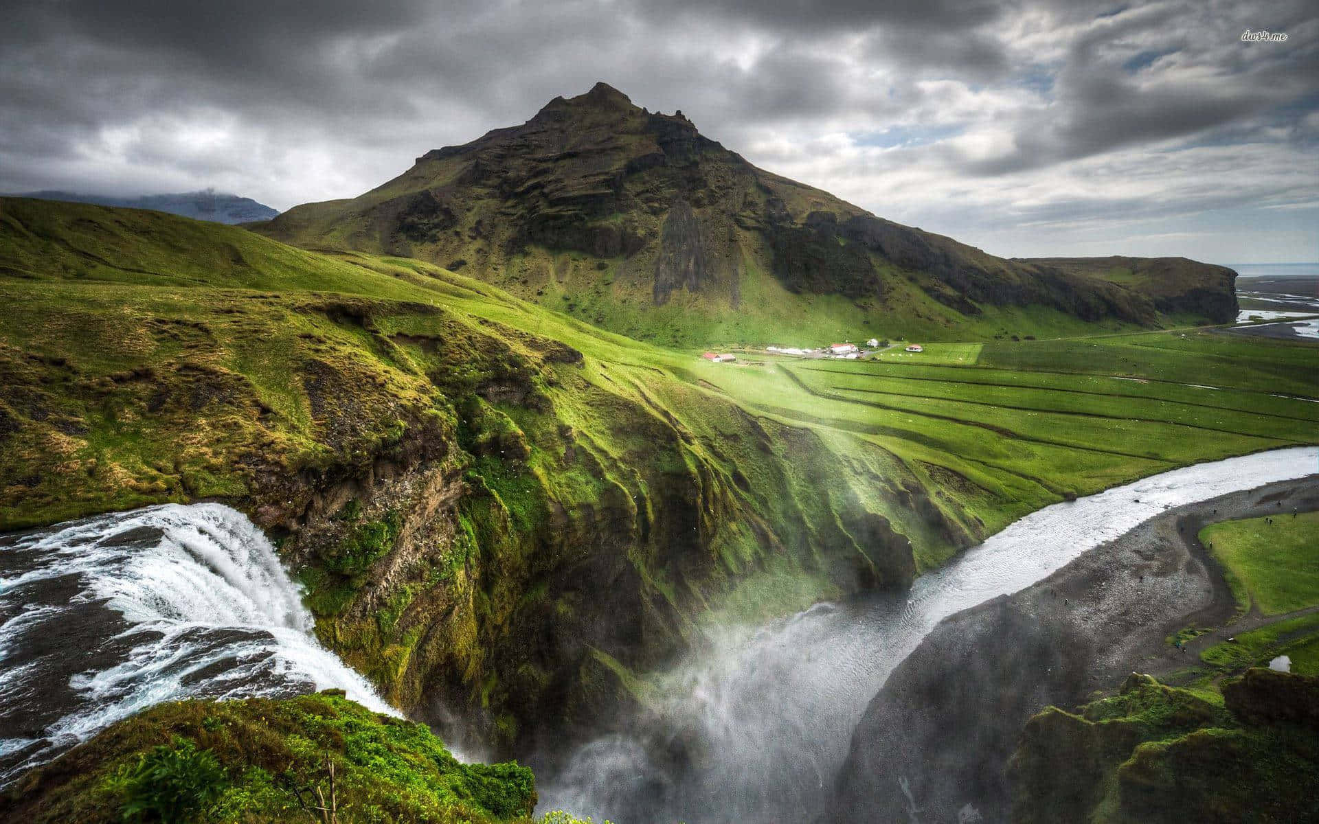 Tag på en rejse ud over horisonten og udforsk skønheden ved Island. Wallpaper