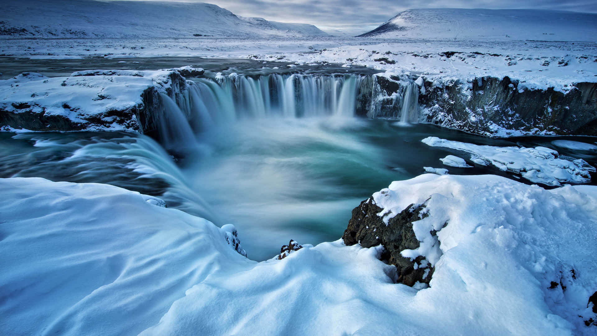 Udforsk den uspolerede islandske landskabss skønhed. Wallpaper