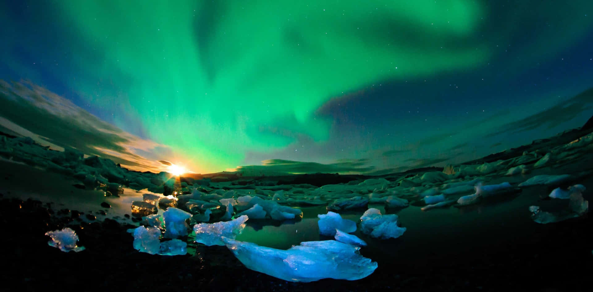 Aurora Borealis In Iceland Desktop Wallpaper