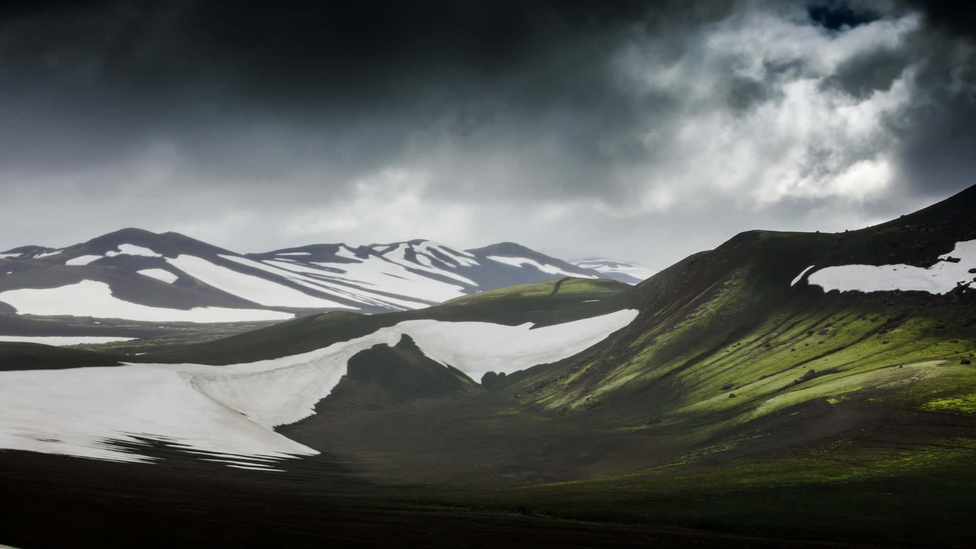 "The Breathtaking Views of Northern Iceland" Wallpaper